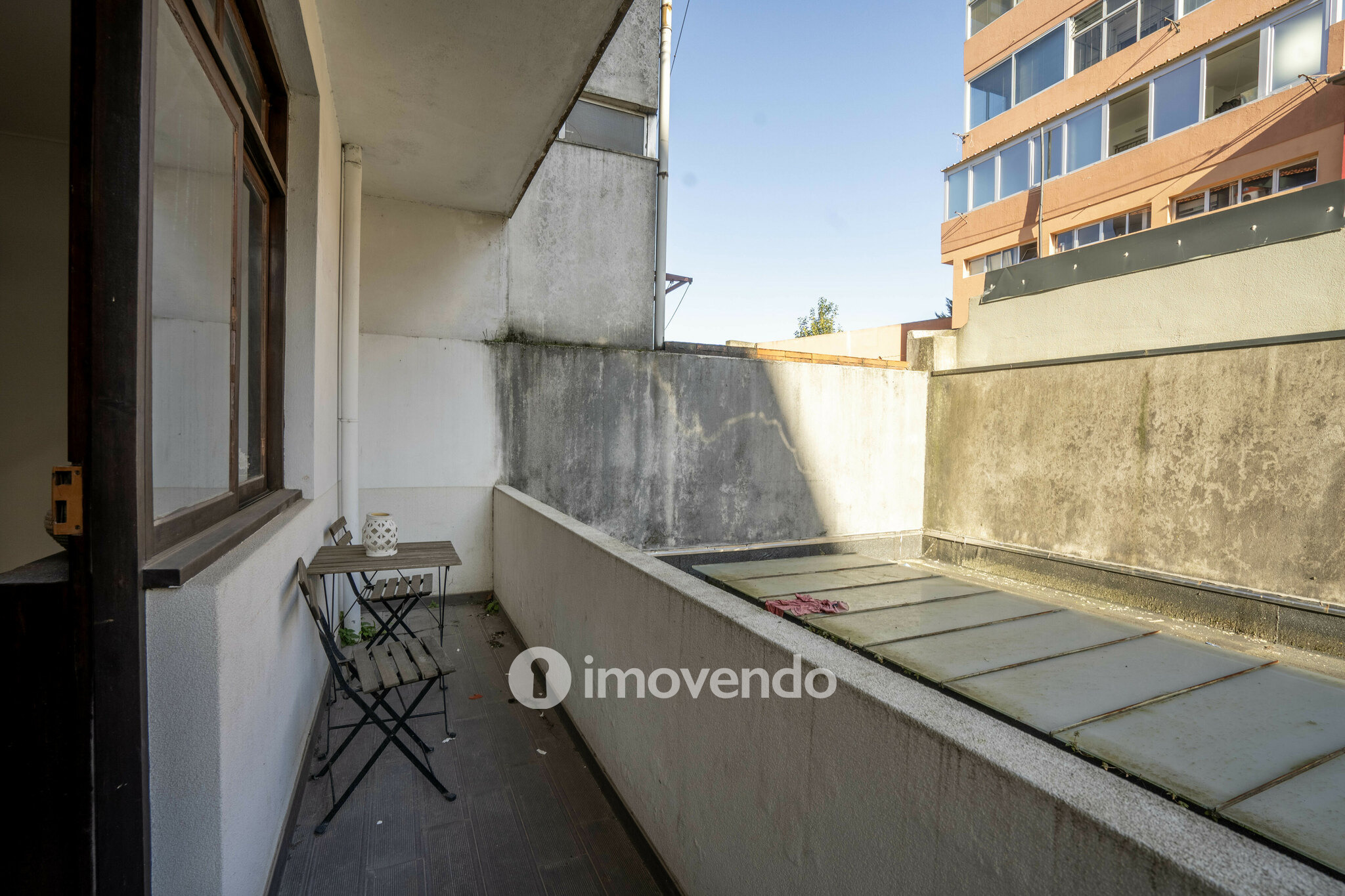Apartamento T3 renovado, com duas varandas, em Paranhos, no centro do Porto