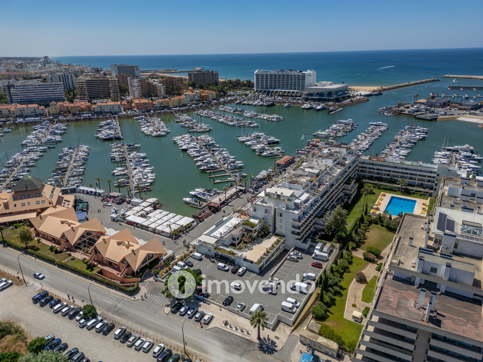 Apartamento T1 com estacionamento, junto da Marina de Vilamoura