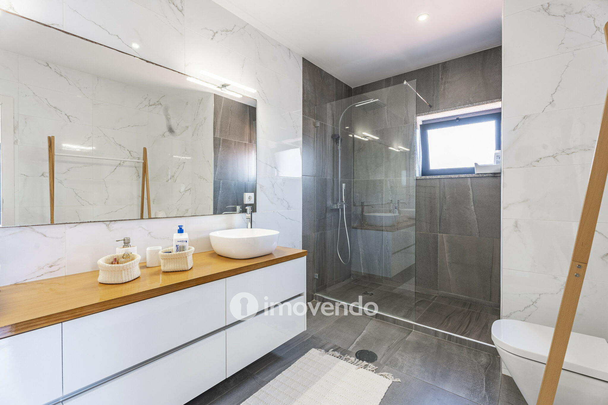 Moradia exclusiva T3+1 com garagem, perto da praia, em Arcozelo