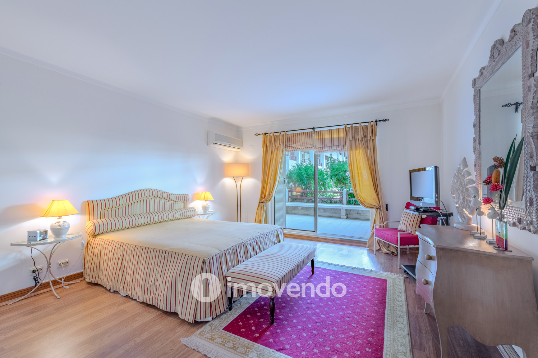 Apartamento T1 com estacionamento, junto da Marina de Vilamoura