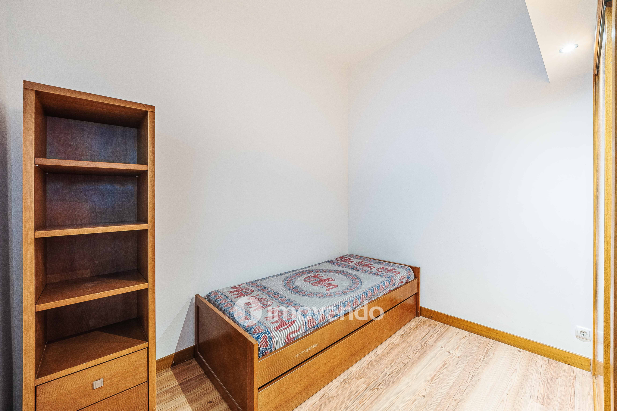 Apartamento T2+1 renovado, com logradouro, na Estefânia, em Lisboa