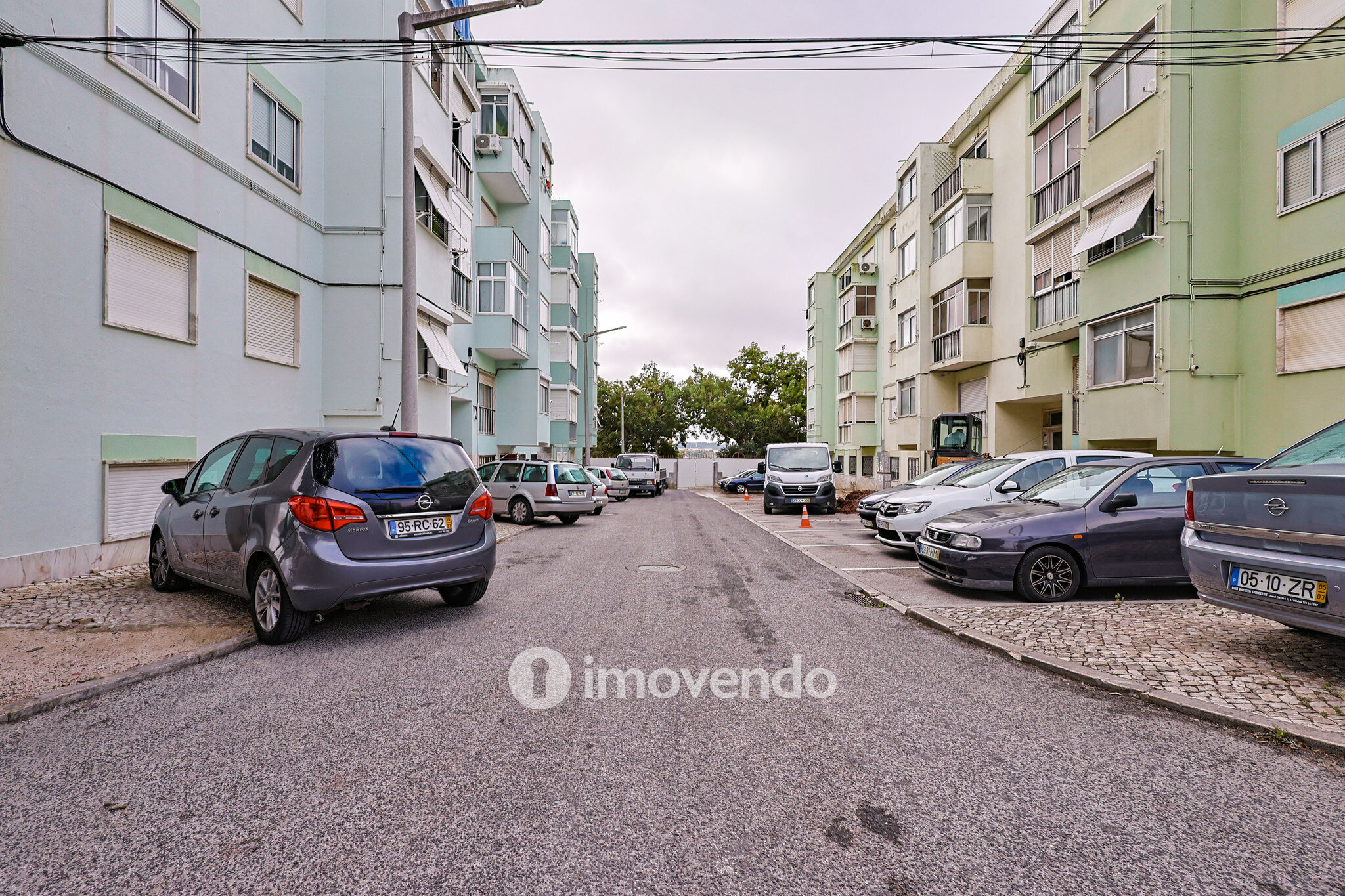 Apartamento T2, com varanda e arrecadação, em Odivelas