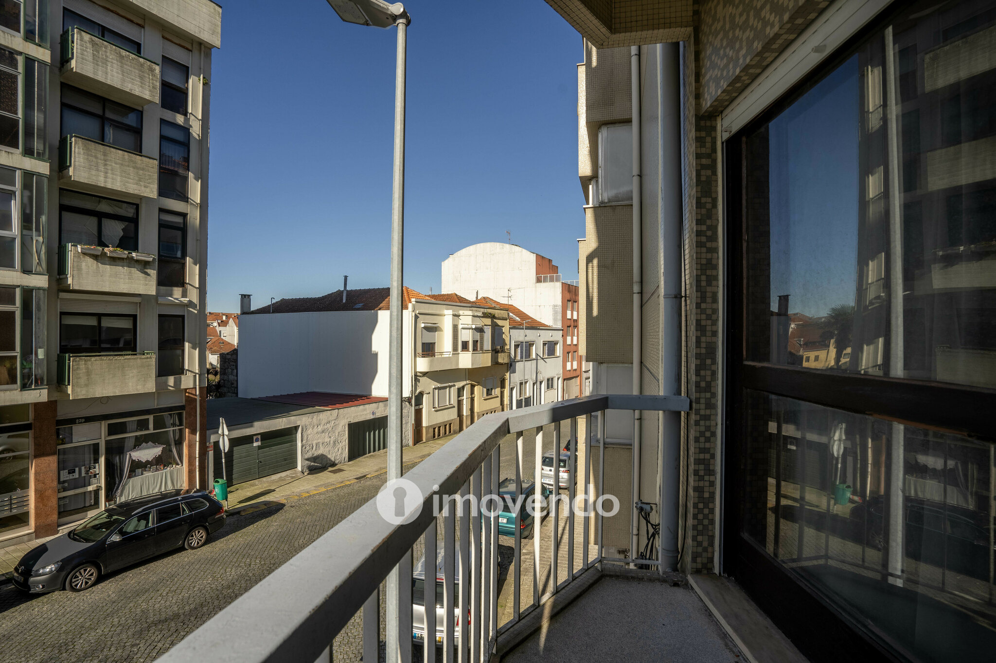 Apartamento T3 renovado, com duas varandas, em Paranhos, no centro do Porto