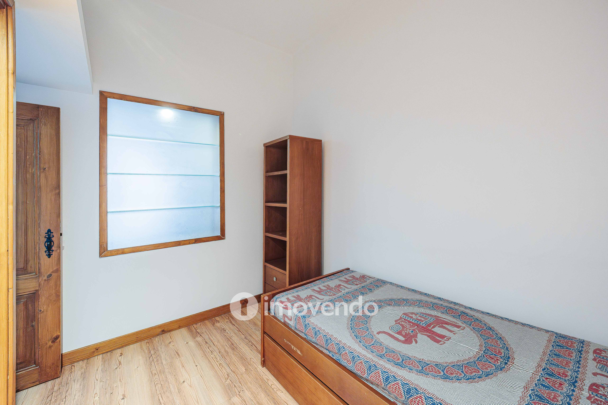 Apartamento T2+1 renovado, com logradouro, na Estefânia, em Lisboa