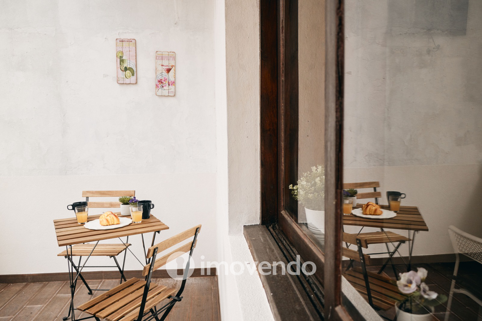 Apartamento T3 renovado, com duas varandas, em Paranhos, no centro do Porto