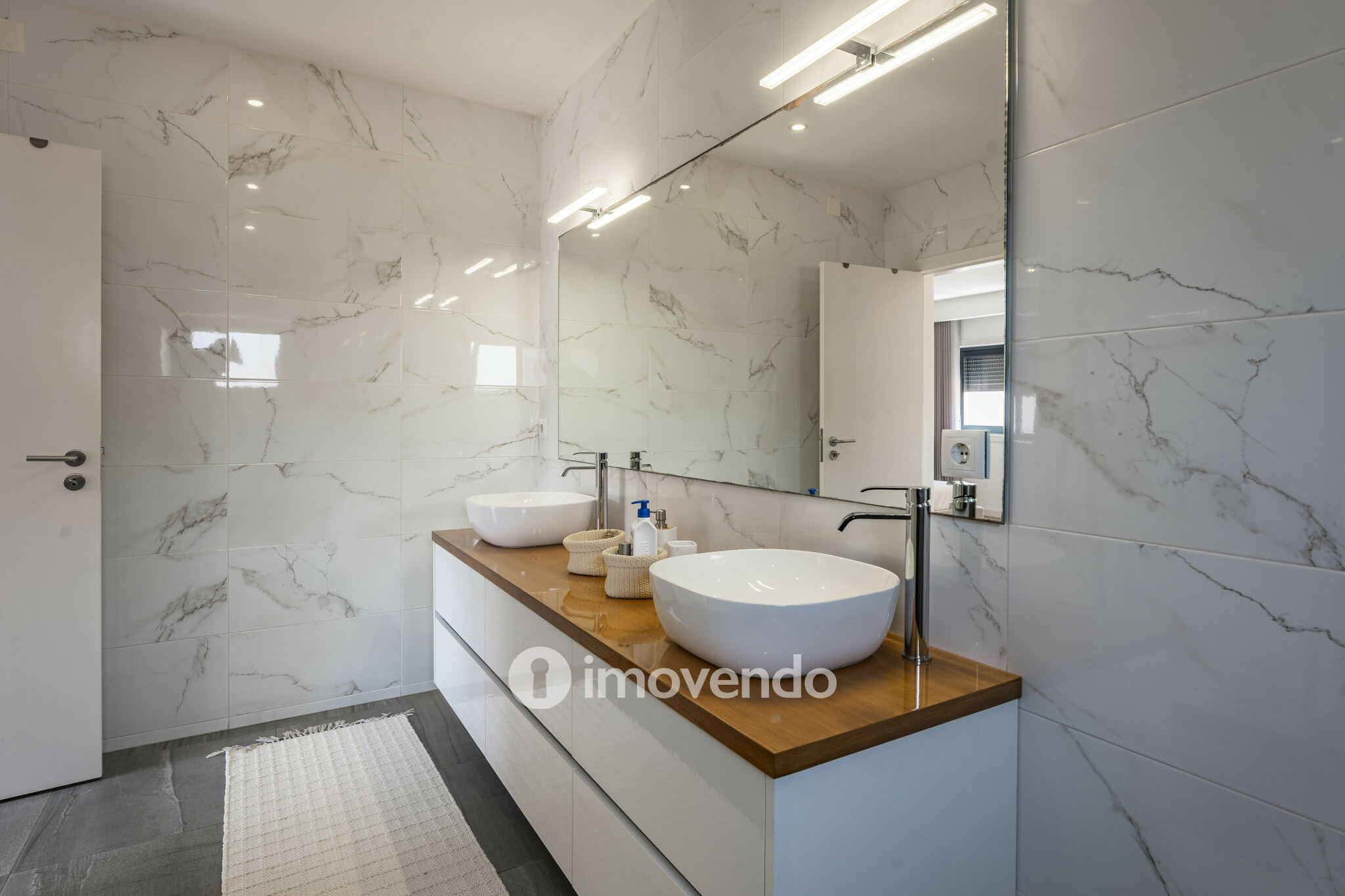 Moradia exclusiva T3+1 com garagem, perto da praia, em Arcozelo