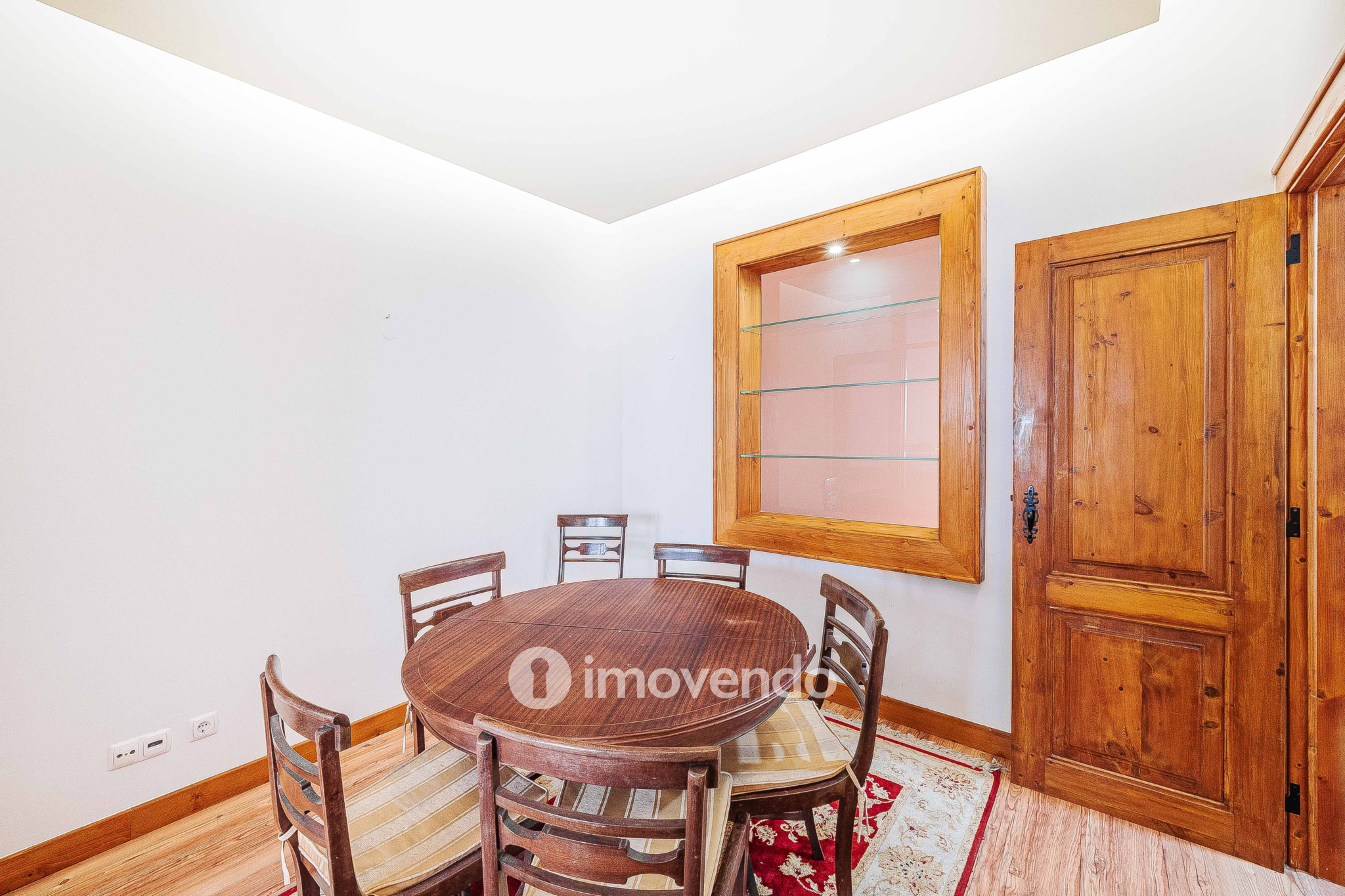 Apartamento T2+1 renovado, com logradouro, na Estefânia, em Lisboa