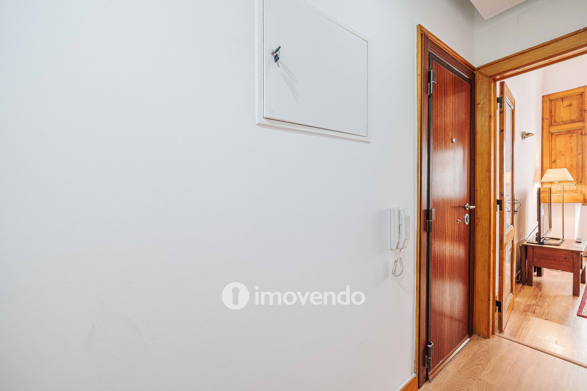 Apartamento T2+1 renovado, com logradouro, na Estefânia, em Lisboa