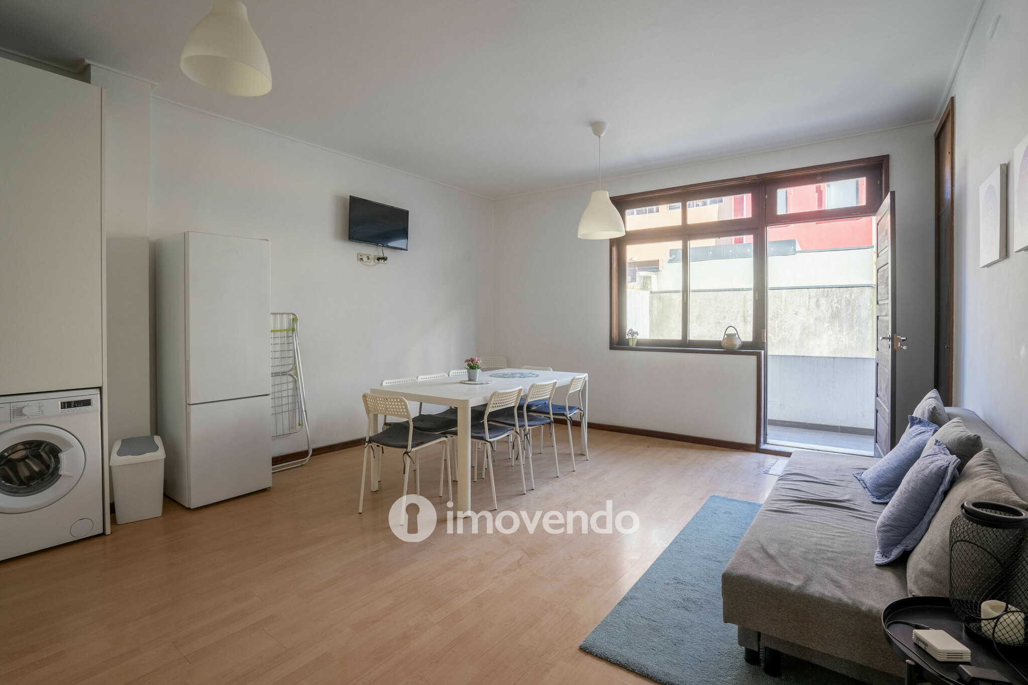 Apartamento T3 renovado, com duas varandas, em Paranhos, no centro do Porto