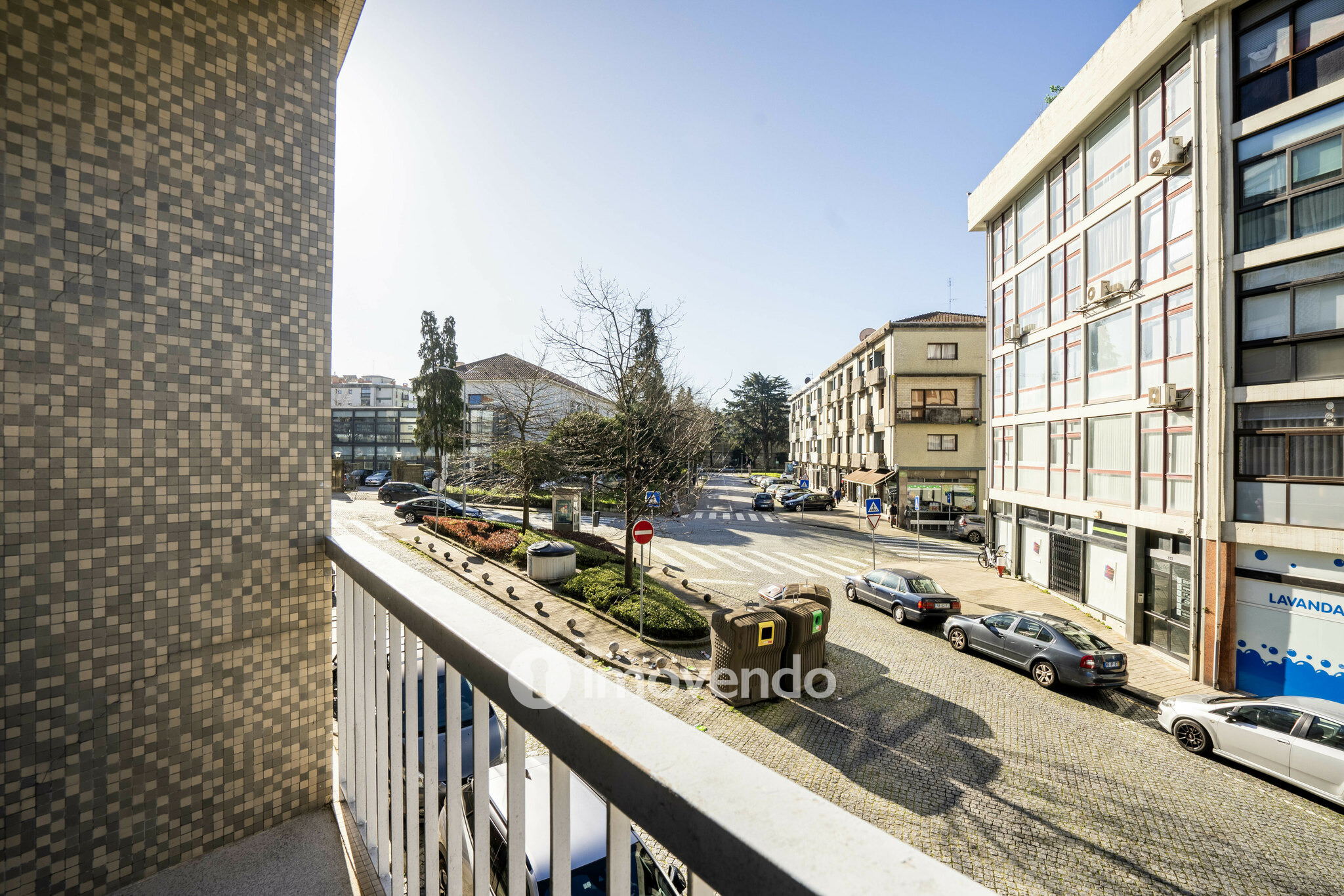 Apartamento T3 renovado, com duas varandas, em Paranhos, no centro do Porto