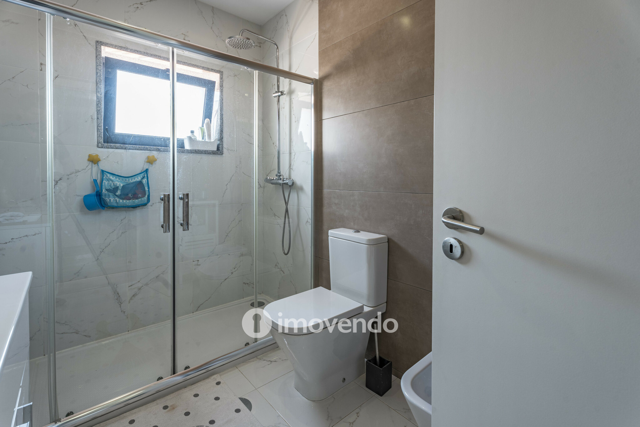 Moradia exclusiva T3+1 com garagem, perto da praia, em Arcozelo