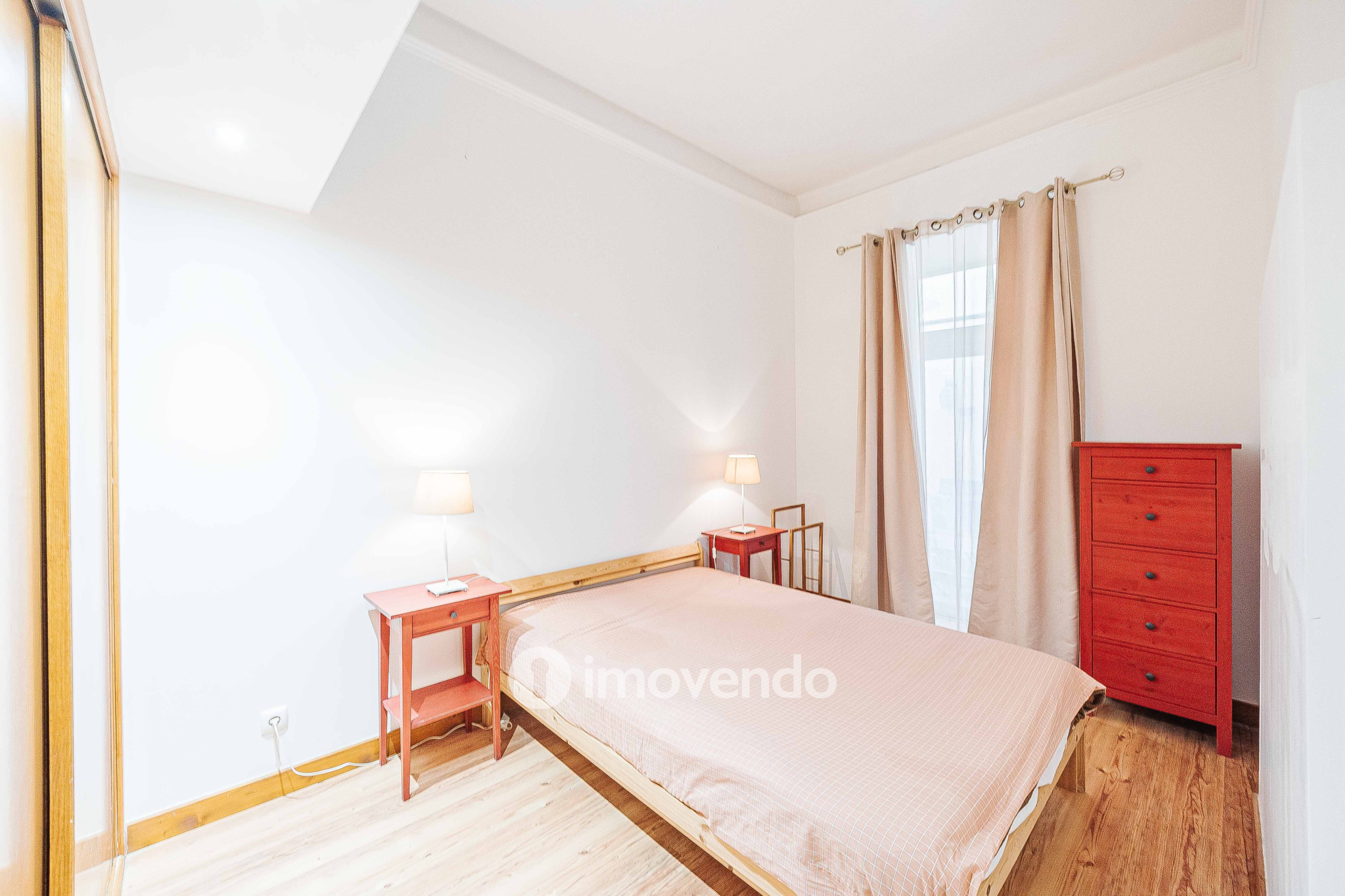 Apartamento T2+1 renovado, com logradouro, na Estefânia, em Lisboa