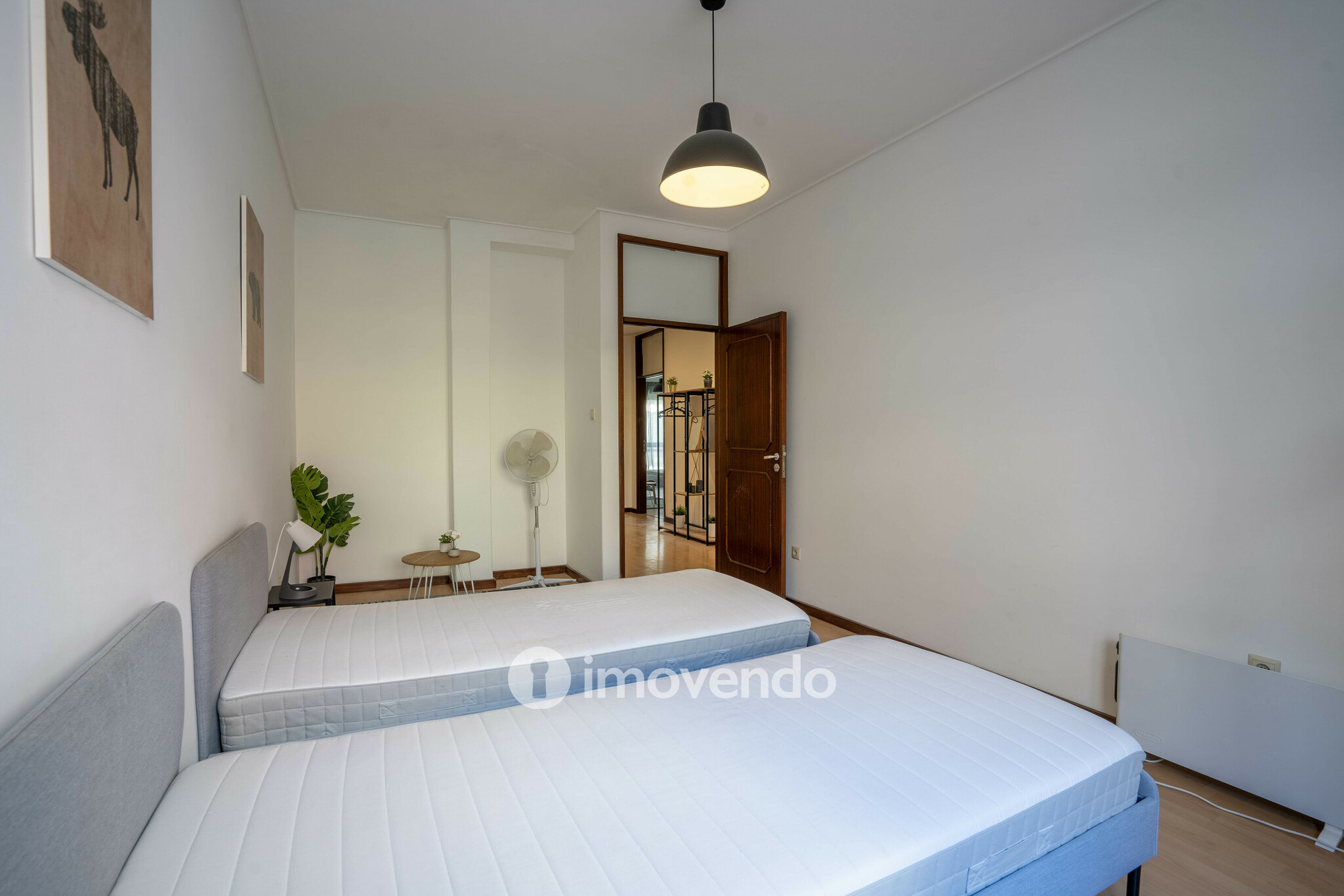 Apartamento T3 renovado, com duas varandas, em Paranhos, no centro do Porto