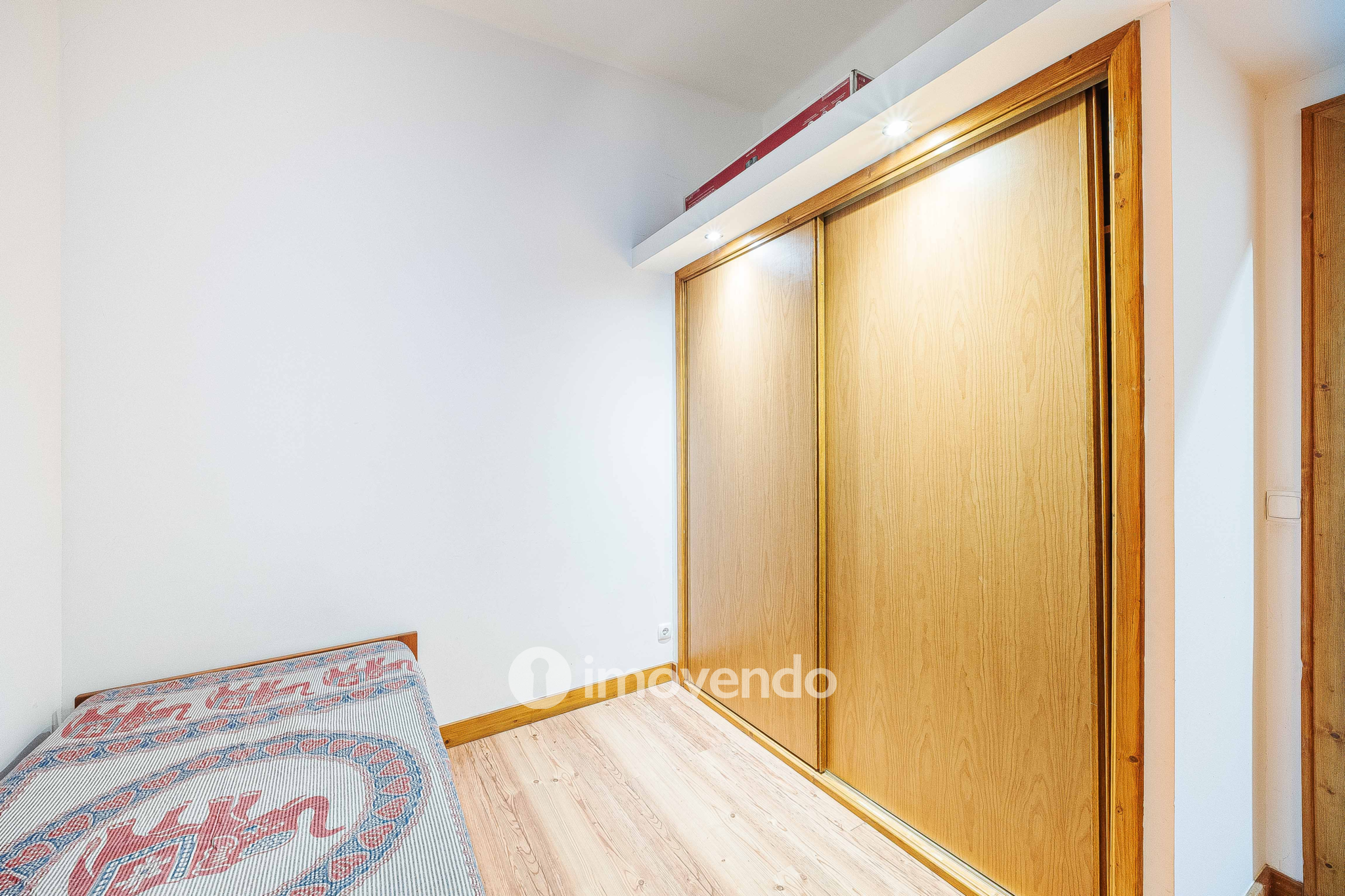 Apartamento T2+1 renovado, com logradouro, na Estefânia, em Lisboa