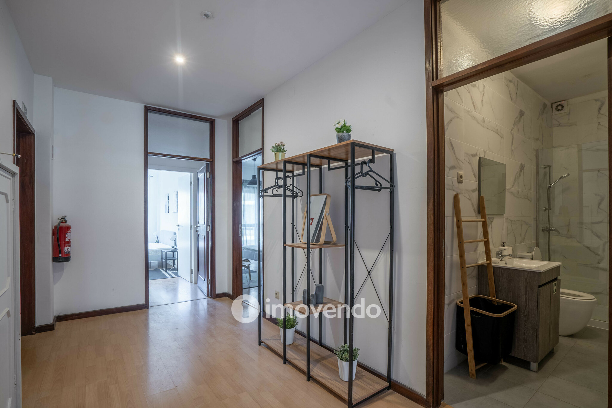 Apartamento T3 renovado, com duas varandas, em Paranhos, no centro do Porto