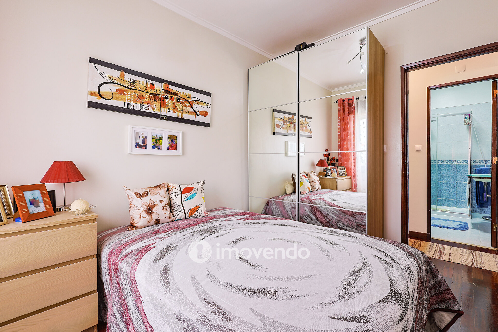 Apartamento T2, com varanda e arrecadação, em Odivelas