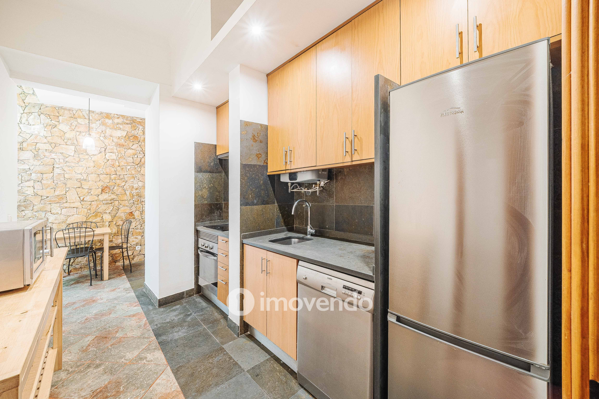 Apartamento T2+1 renovado, com logradouro, na Estefânia, em Lisboa