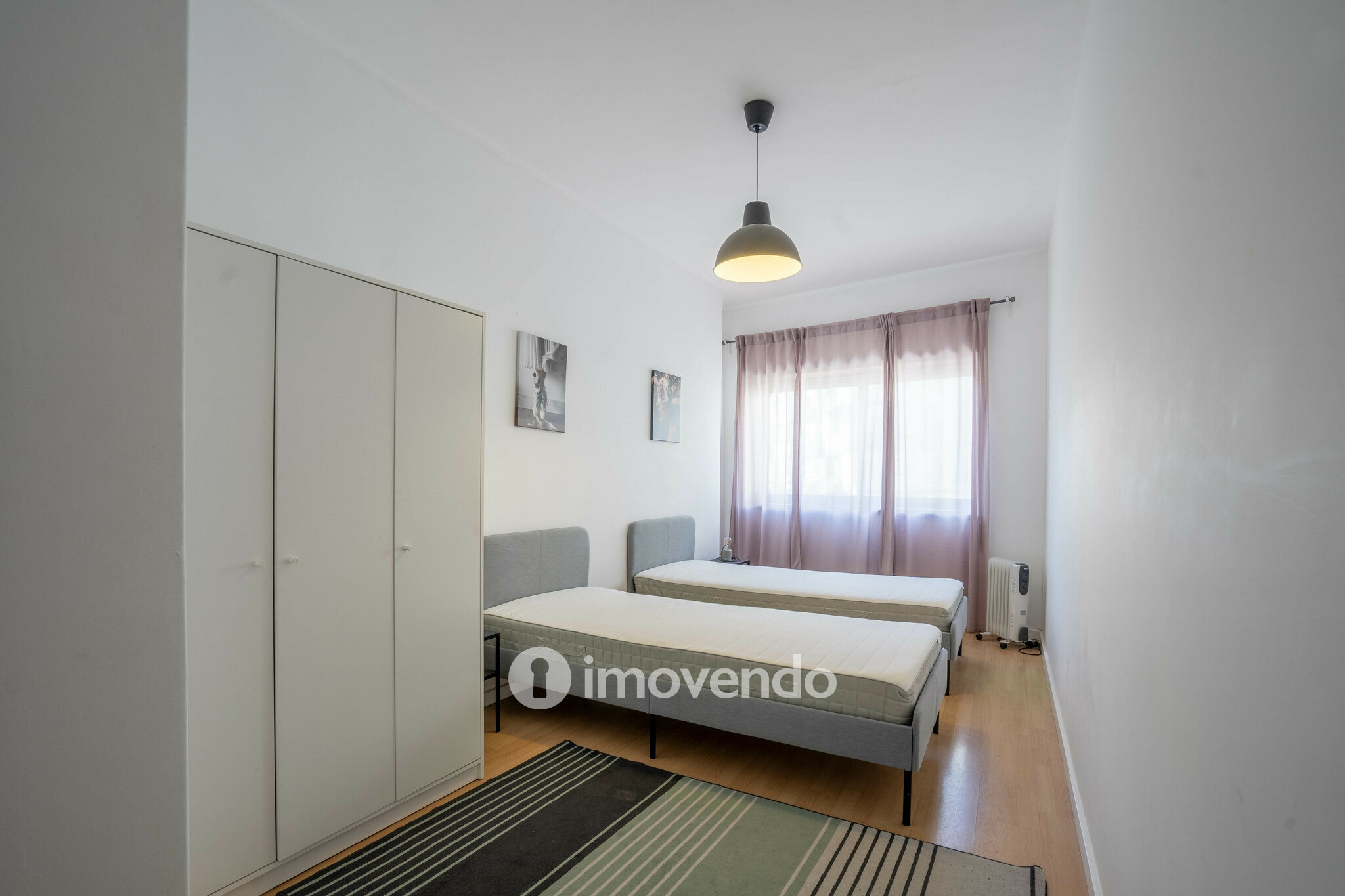 Apartamento T3 renovado, com duas varandas, em Paranhos, no centro do Porto