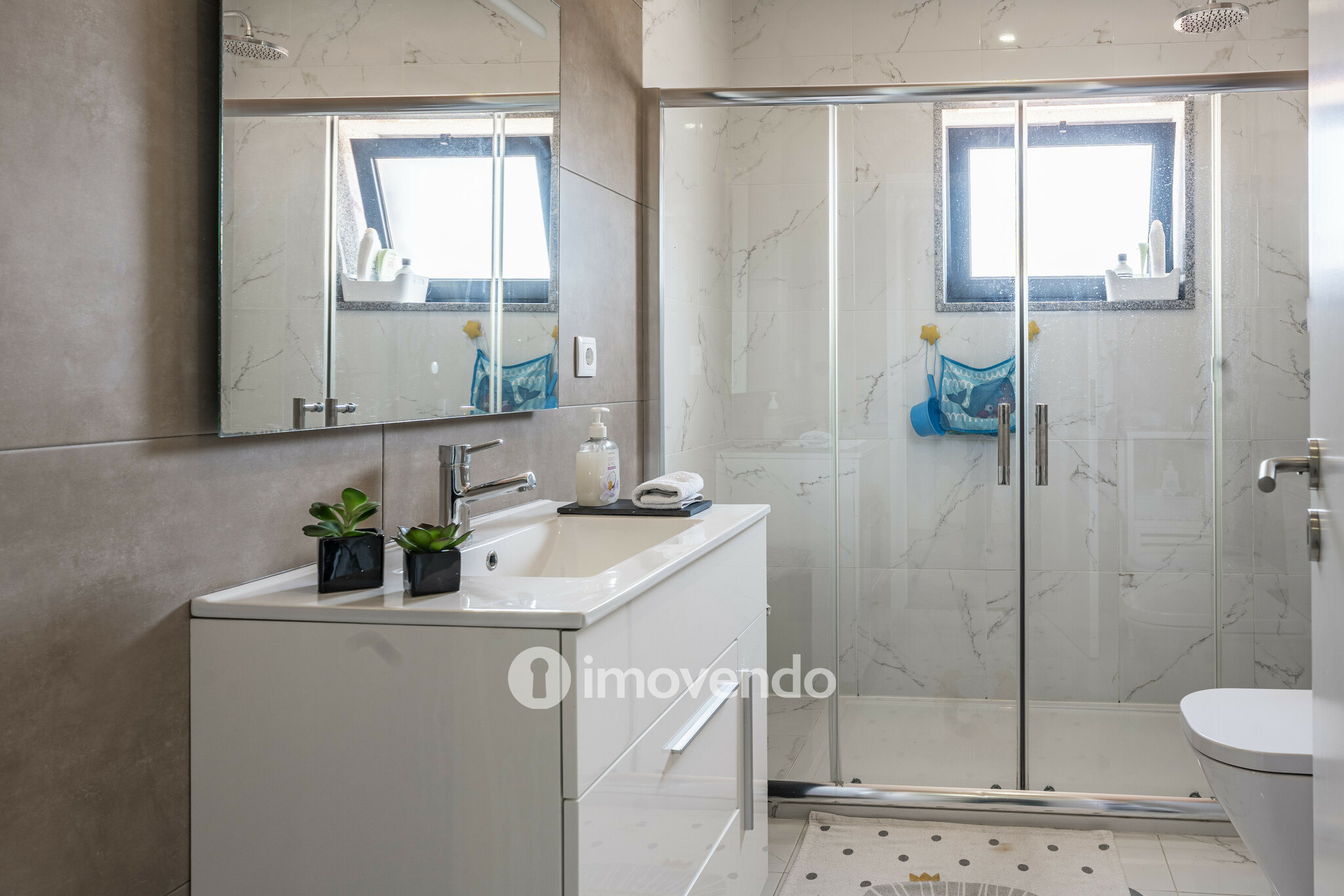 Moradia exclusiva T3+1 com garagem, perto da praia, em Arcozelo