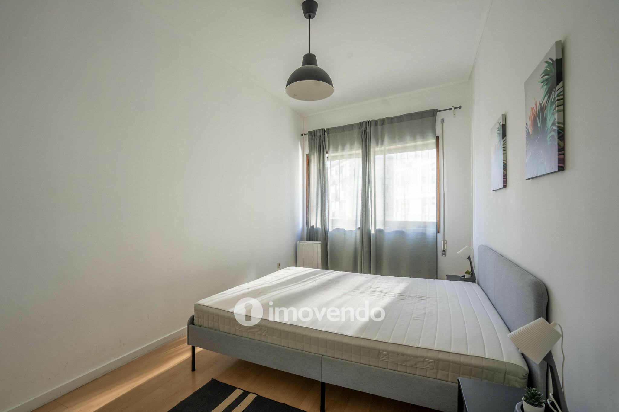 Apartamento T3 renovado, com duas varandas, em Paranhos, no centro do Porto