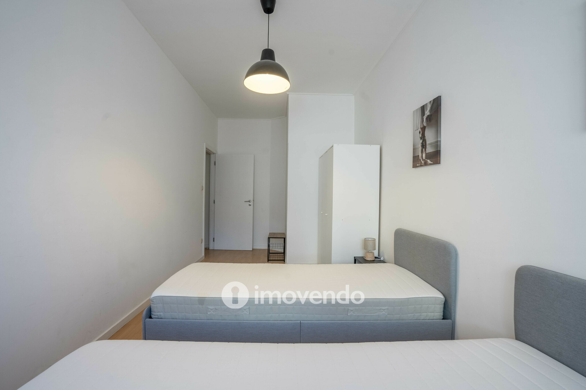Apartamento T3 renovado, com duas varandas, em Paranhos, no centro do Porto
