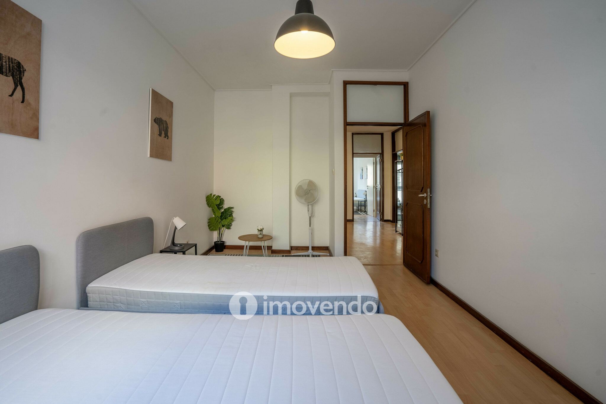 Apartamento T3 renovado, com duas varandas, em Paranhos, no centro do Porto