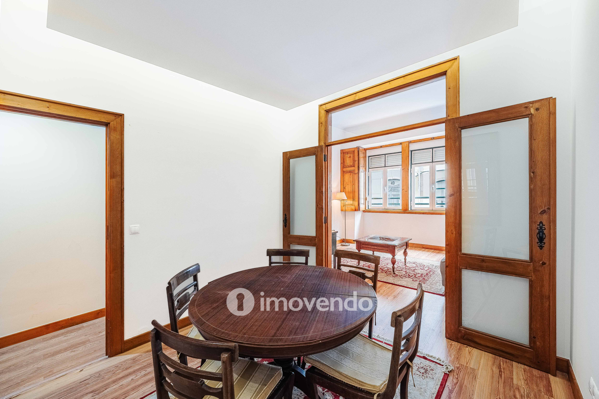 Apartamento T2+1 renovado, com logradouro, na Estefânia, em Lisboa