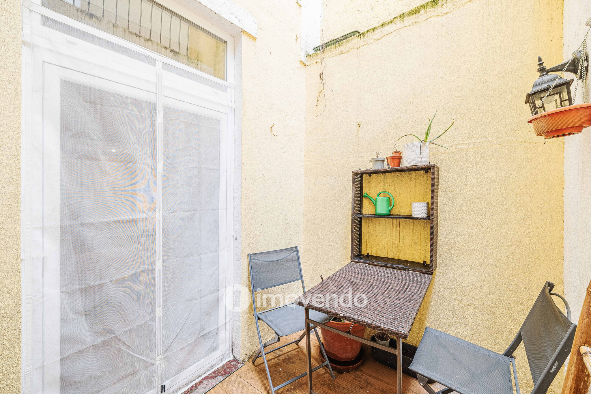Apartamento T2+1 renovado, com logradouro, na Estefânia, em Lisboa
