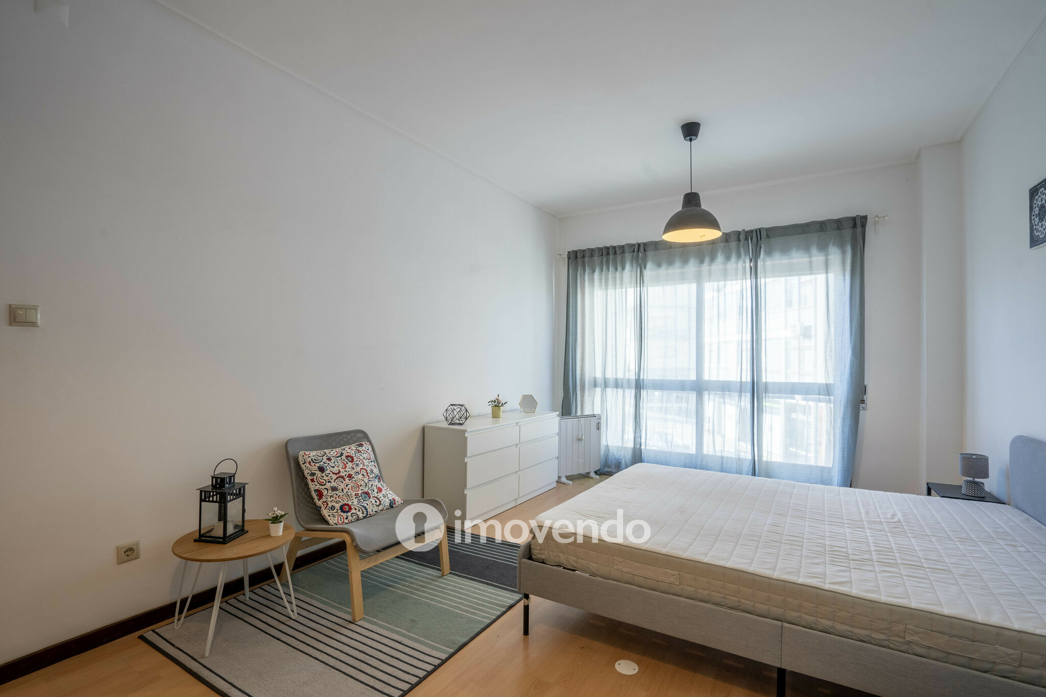 Apartamento T3 renovado, com duas varandas, em Paranhos, no centro do Porto