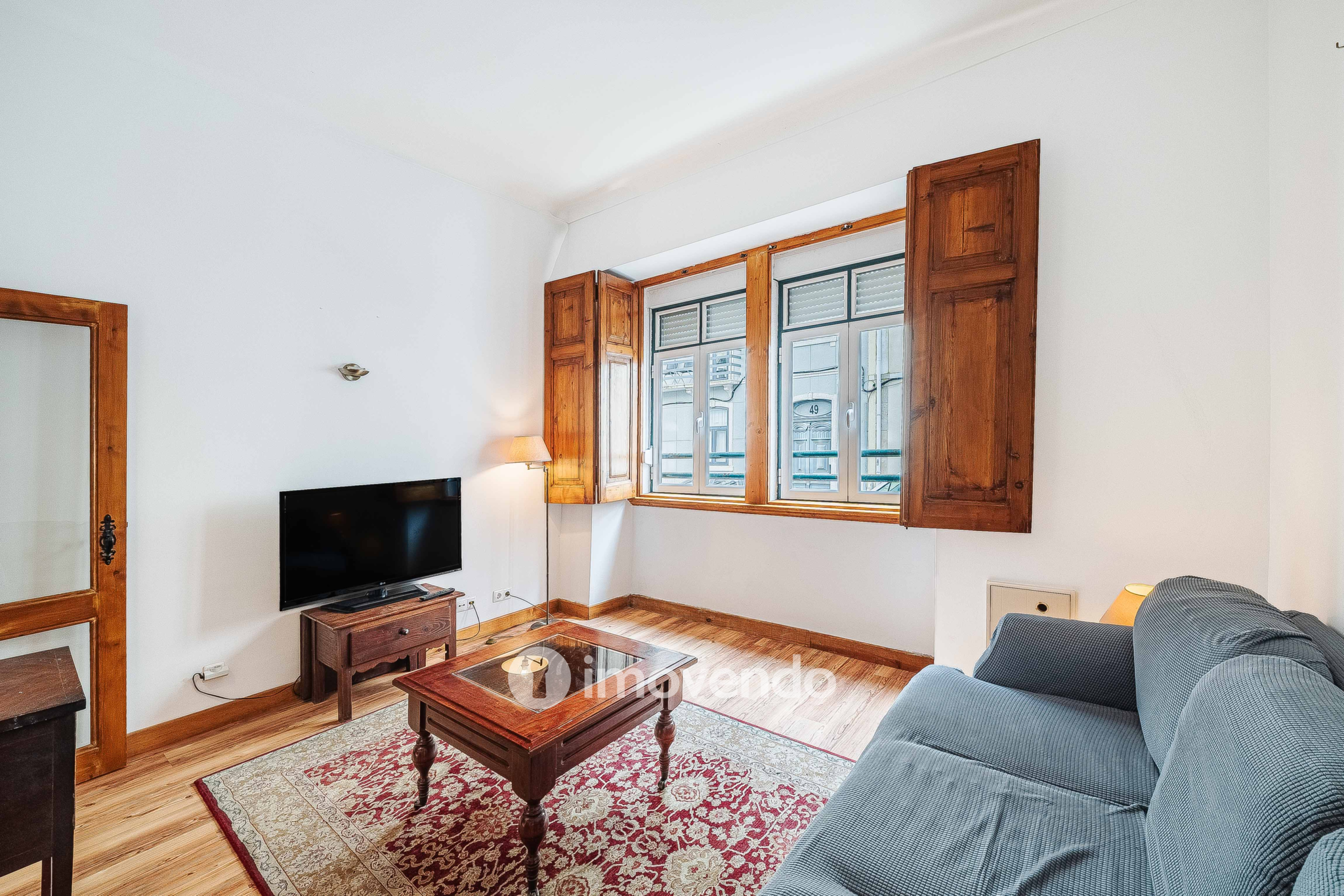 Apartamento T2+1 renovado, com logradouro, na Estefânia, em Lisboa