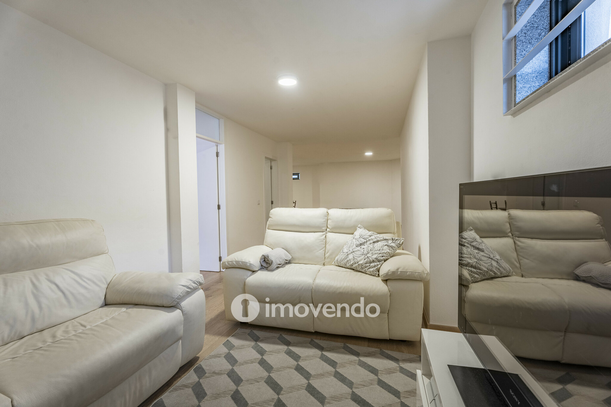 Moradia exclusiva T3+1 com garagem, perto da praia, em Arcozelo