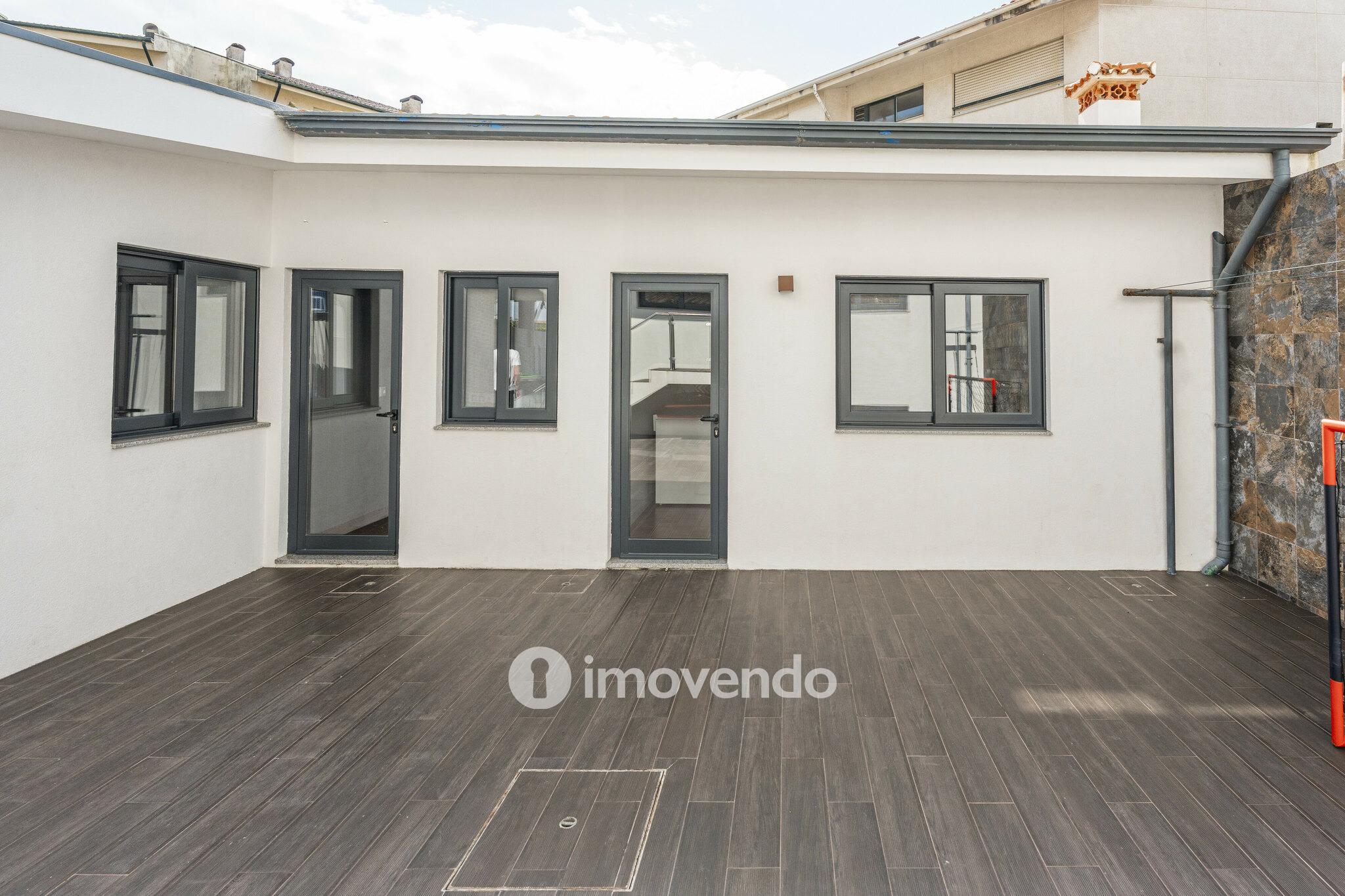 Moradia exclusiva T3+1 com garagem, perto da praia, em Arcozelo