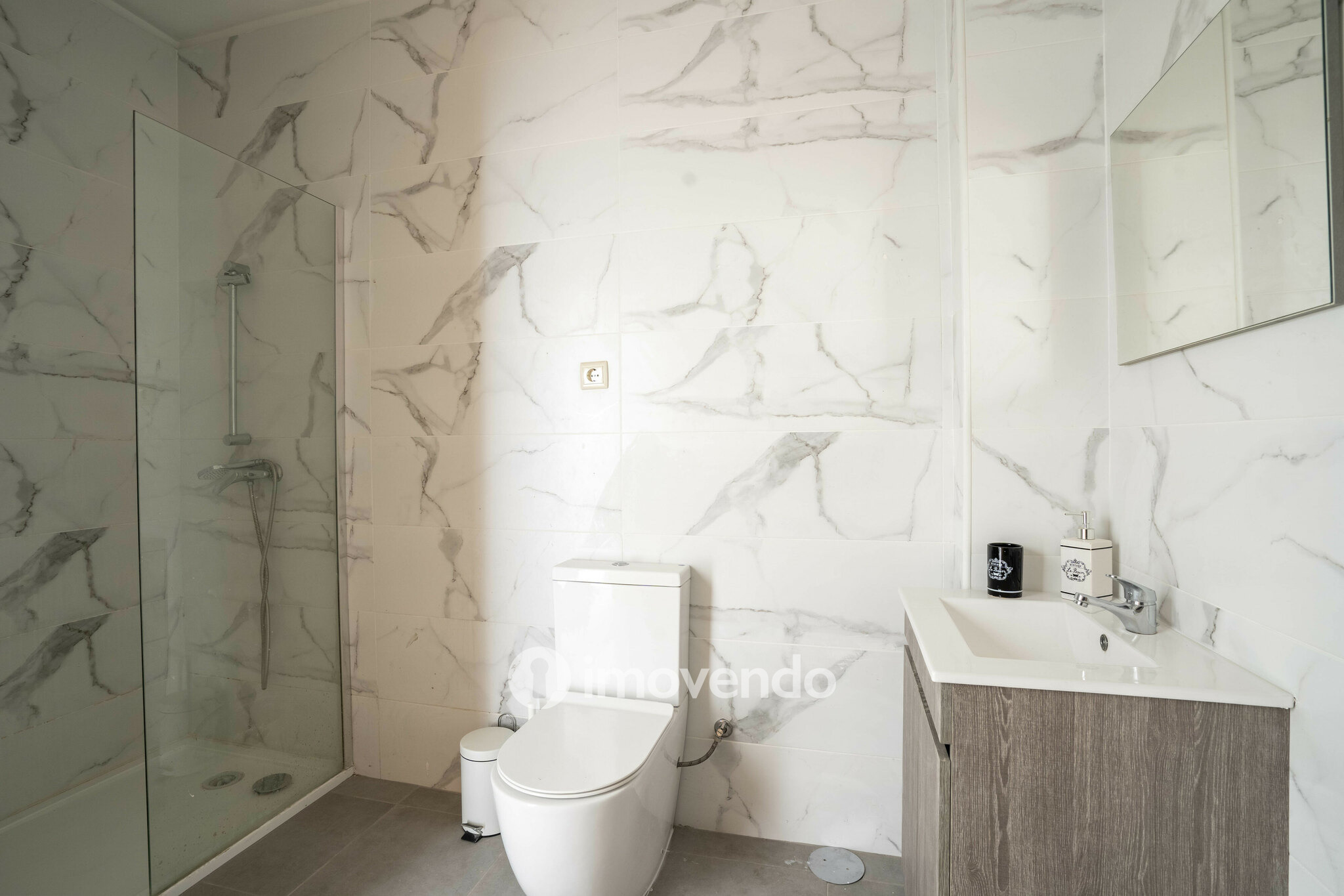 Apartamento T4, com varanda e terraço, em Paranhos, no Porto