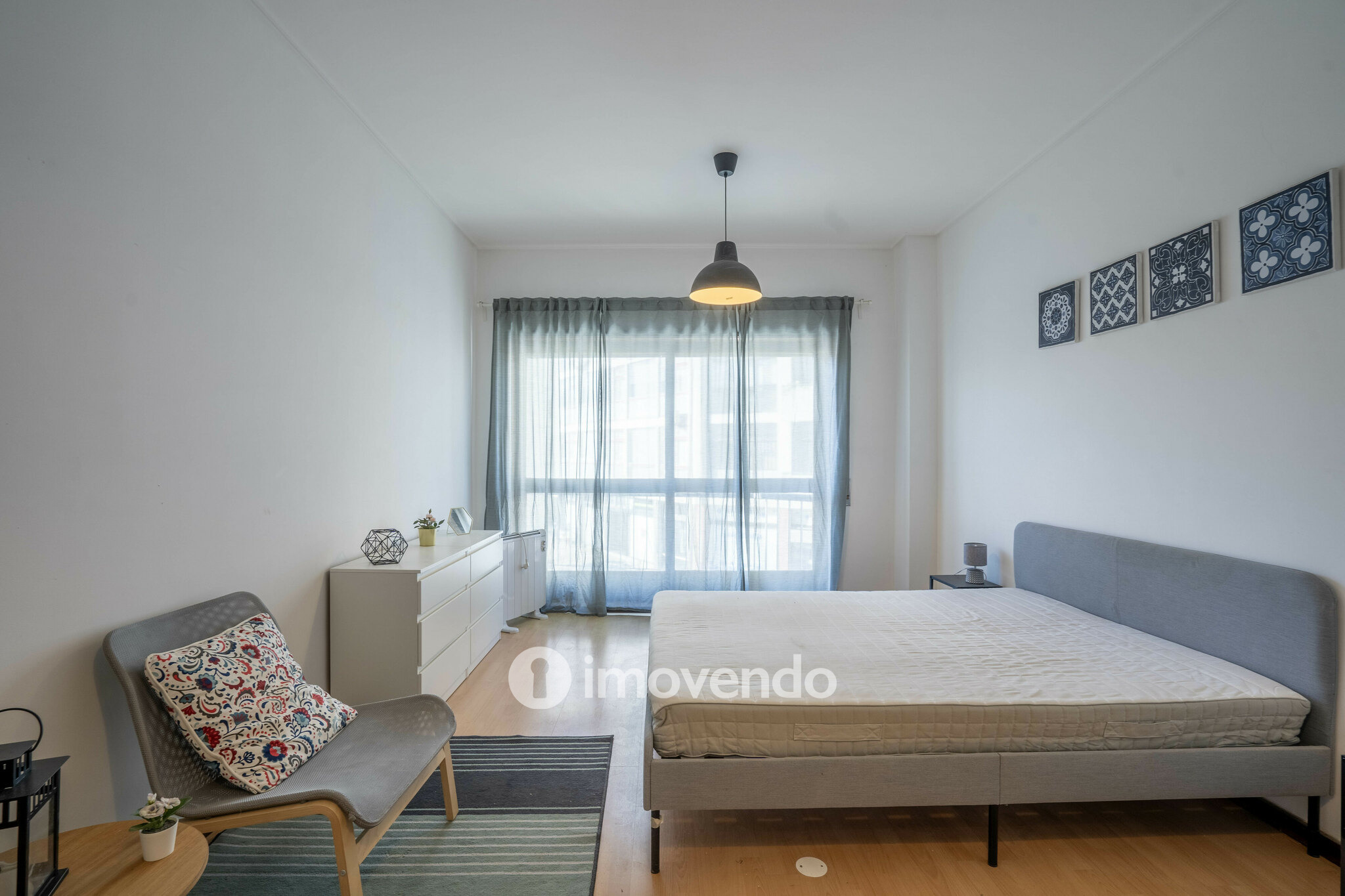 Apartamento T3 renovado, com duas varandas, em Paranhos, no centro do Porto