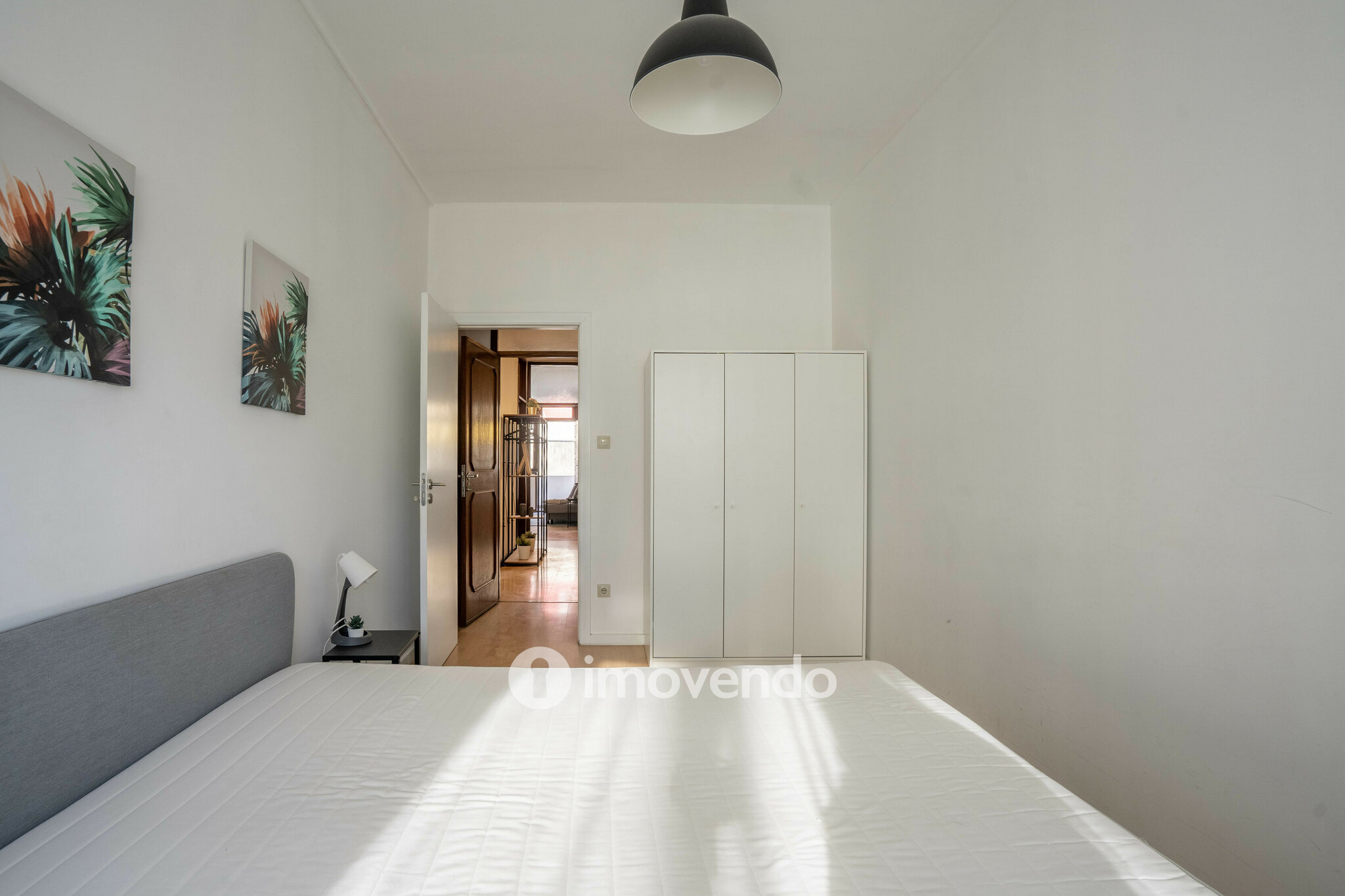 Apartamento T3 renovado, com duas varandas, em Paranhos, no centro do Porto