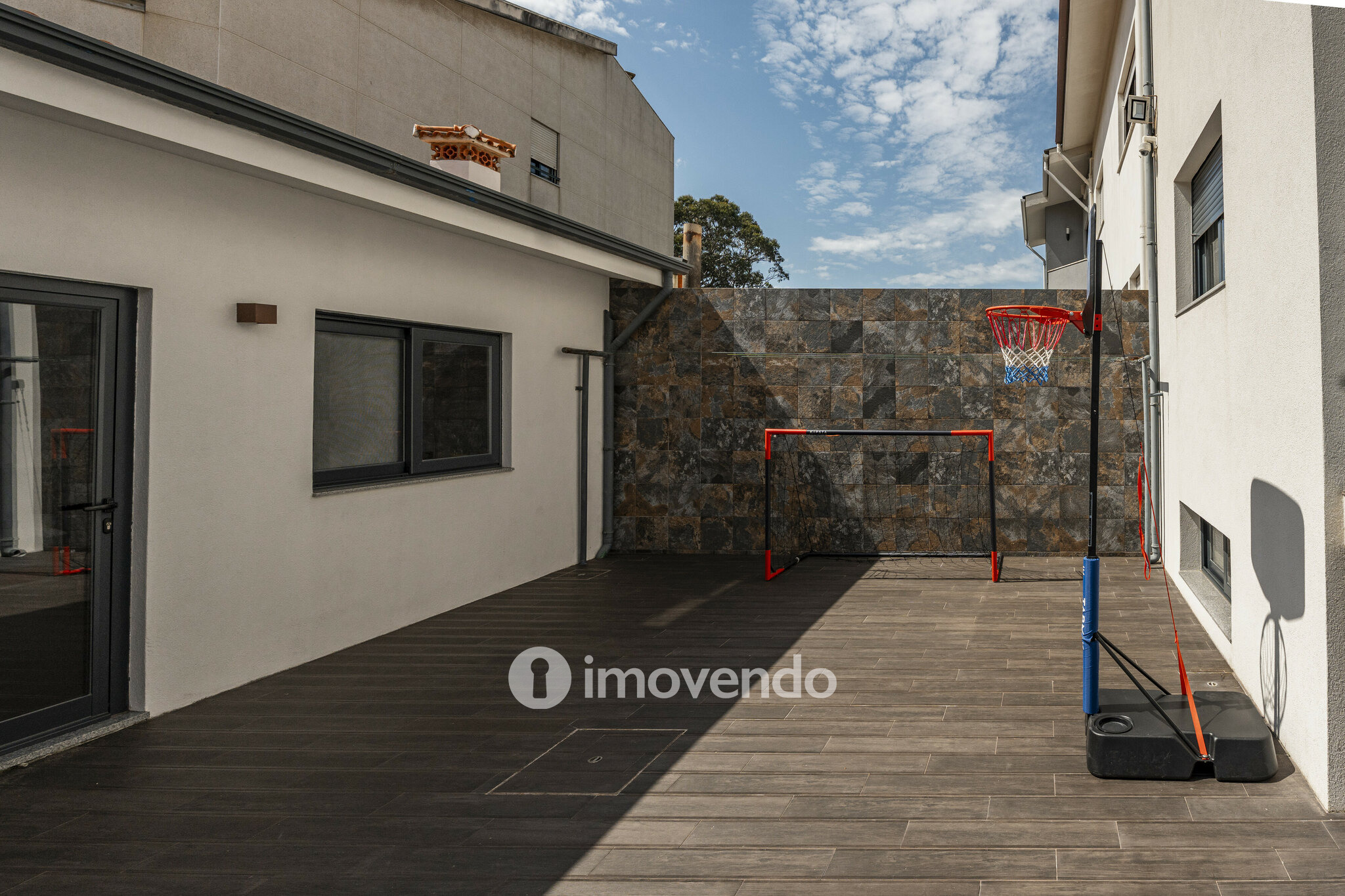 Moradia exclusiva T3+1 com garagem, perto da praia, em Arcozelo