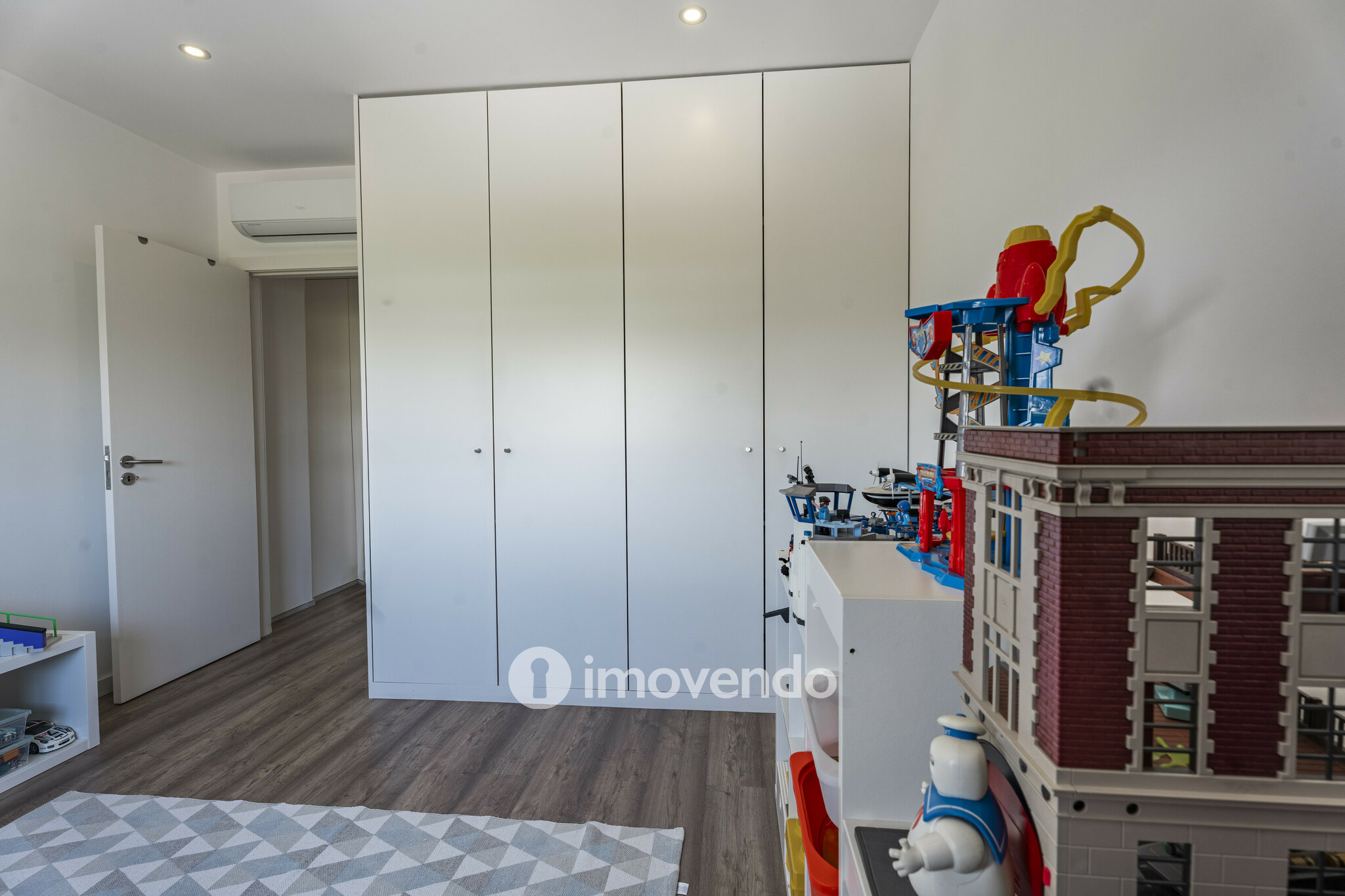 Moradia exclusiva T3+1 com garagem, perto da praia, em Arcozelo