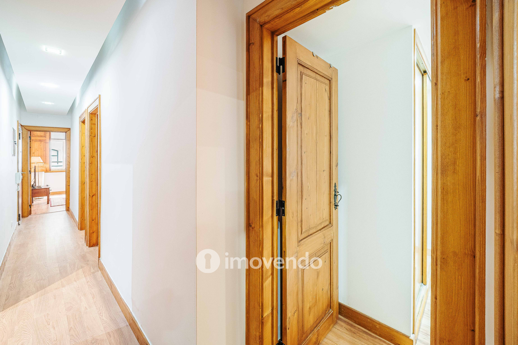 Apartamento T2+1 renovado, com logradouro, na Estefânia, em Lisboa
