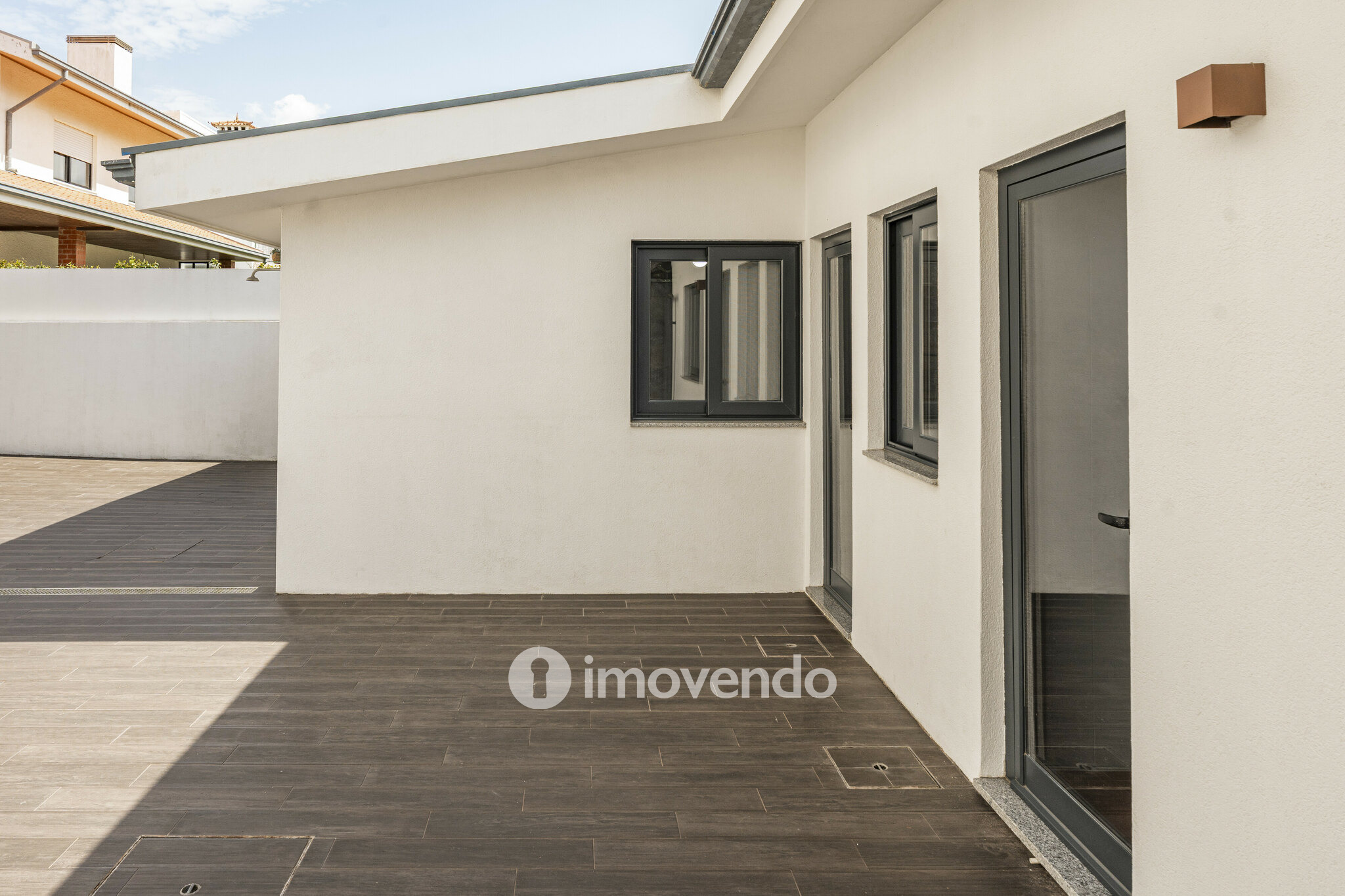 Moradia exclusiva T3+1 com garagem, perto da praia, em Arcozelo