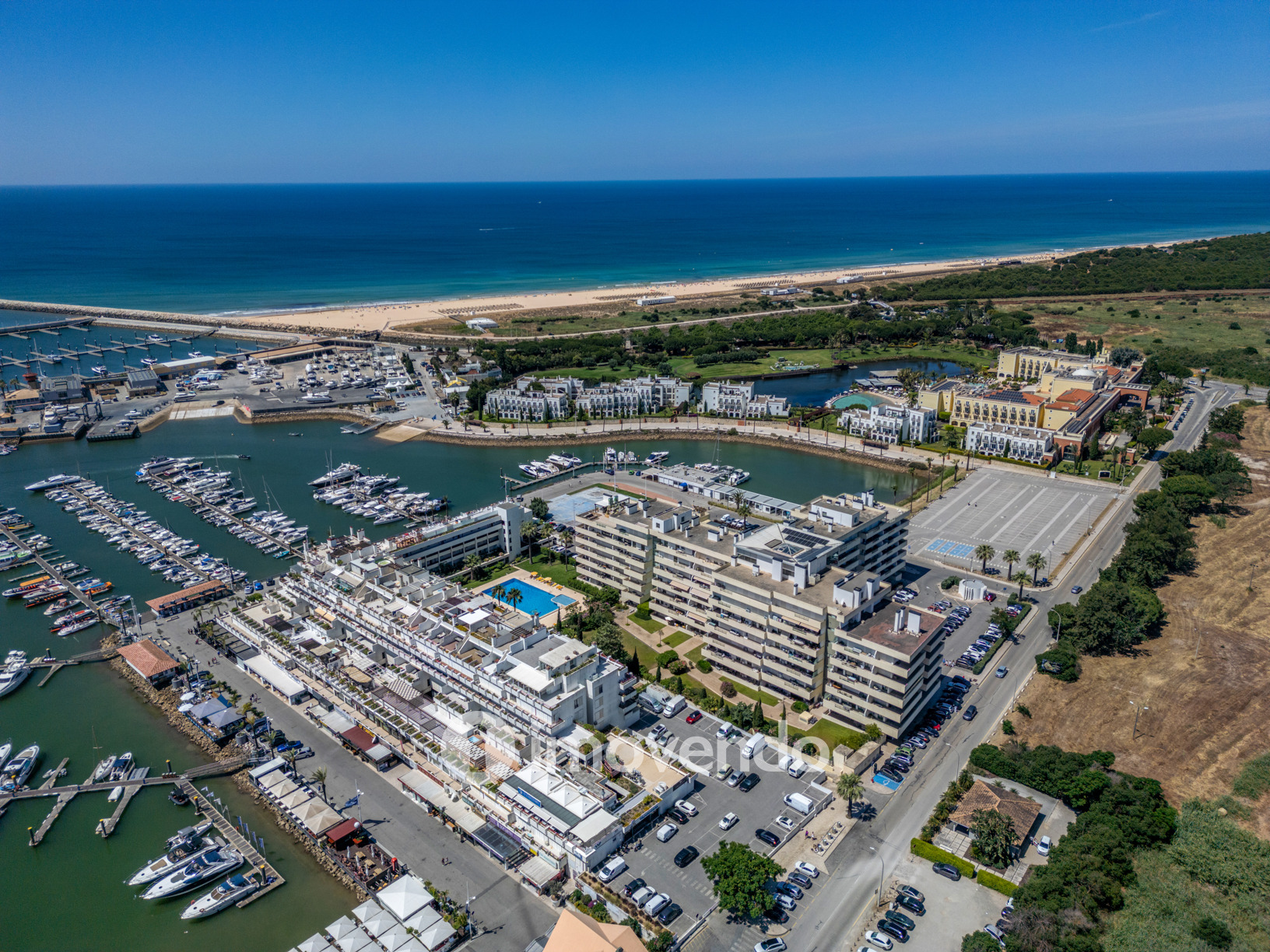 Apartamento T1 com estacionamento, junto da Marina de Vilamoura