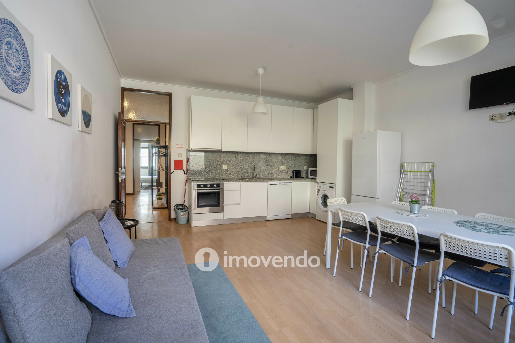 Apartamento T3 renovado, com duas varandas, em Paranhos, no centro do Porto