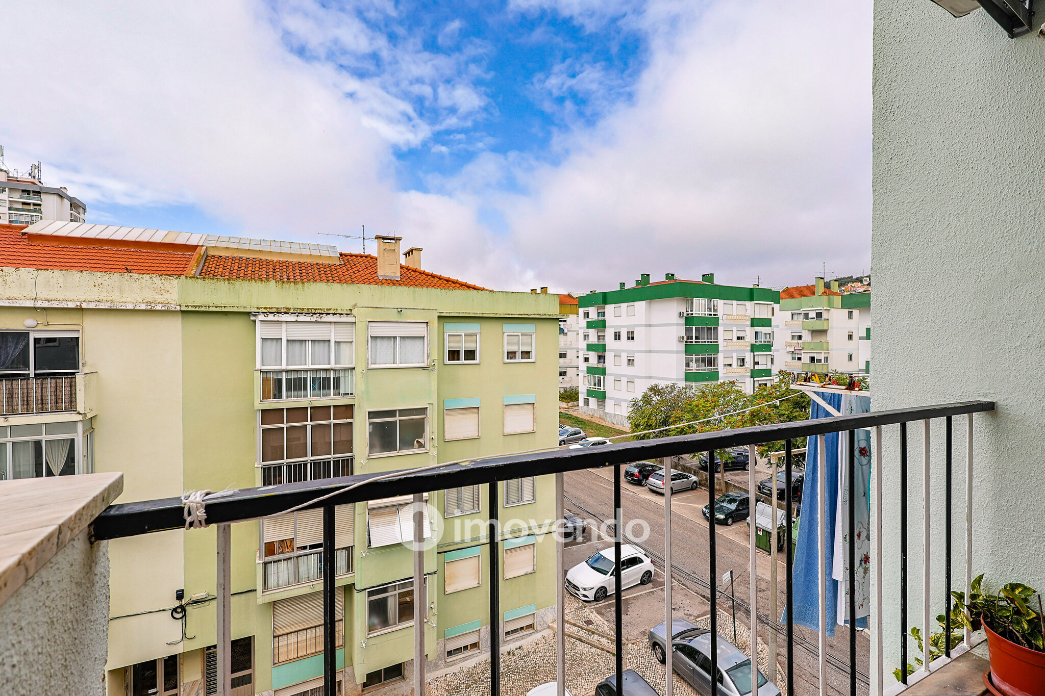 Apartamento T2, com varanda e arrecadação, em Odivelas