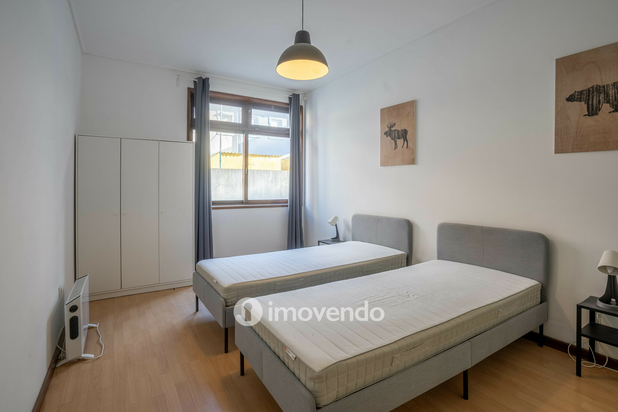 Apartamento T3 renovado, com duas varandas, em Paranhos, no centro do Porto