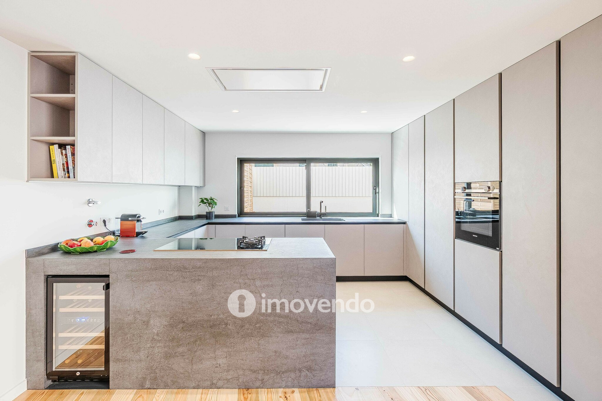 Moradia T2+1 exclusiva e nova, com vista Rio, no Bairro Madre de Deus