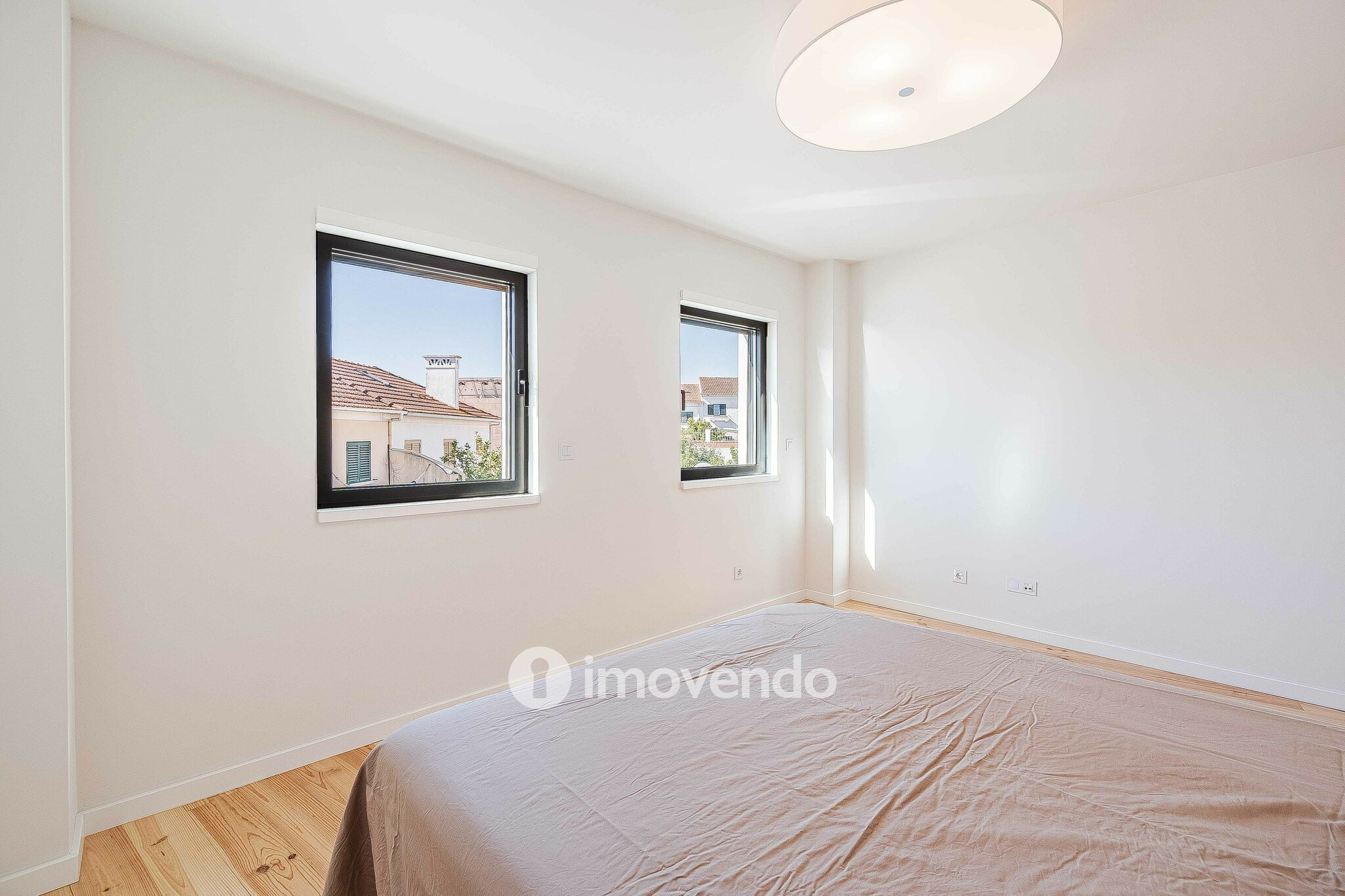Moradia T2+1 exclusiva e nova, com vista Rio, no Bairro Madre de Deus