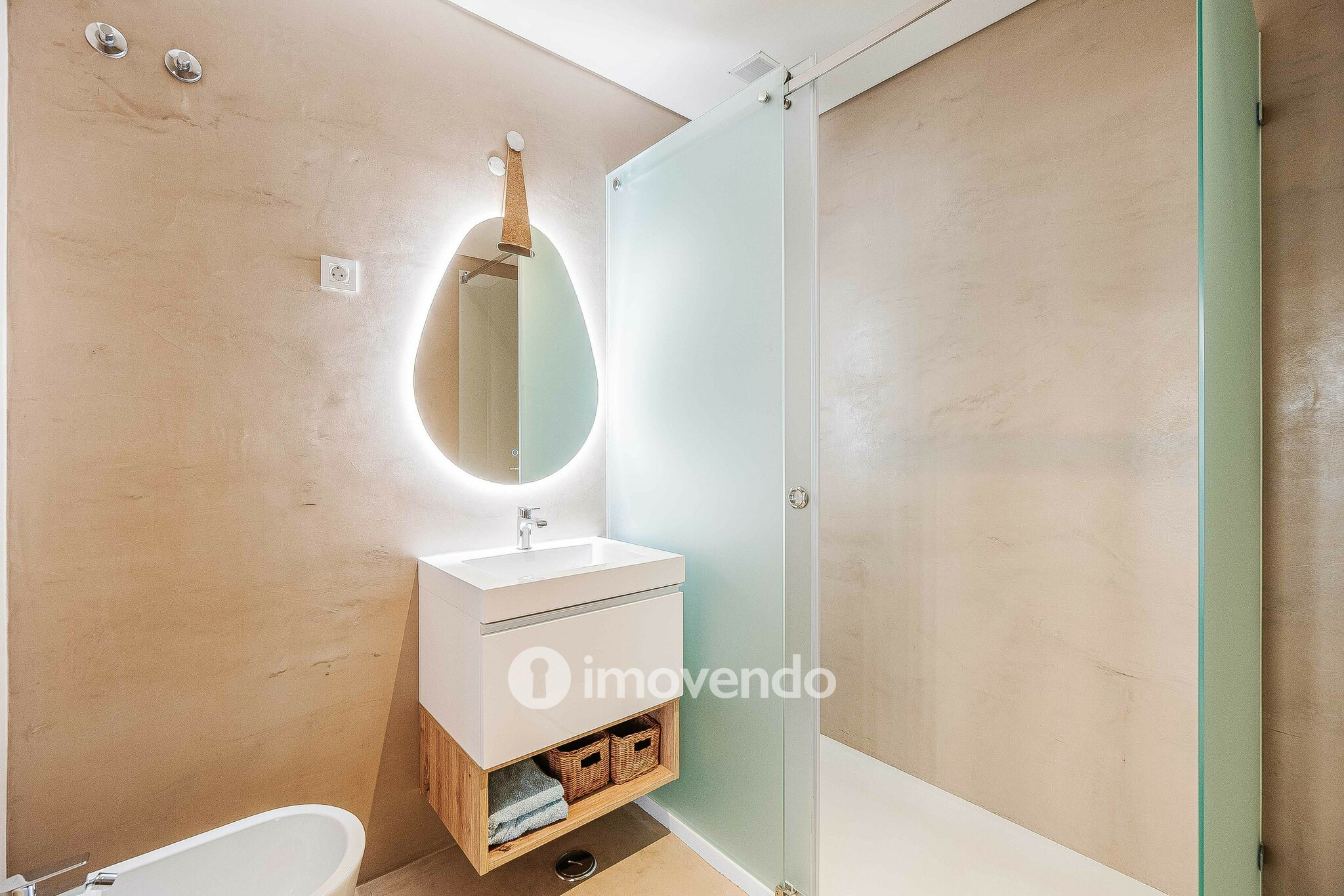 Moradia T2+1 exclusiva e nova, com vista Rio, no Bairro Madre de Deus
