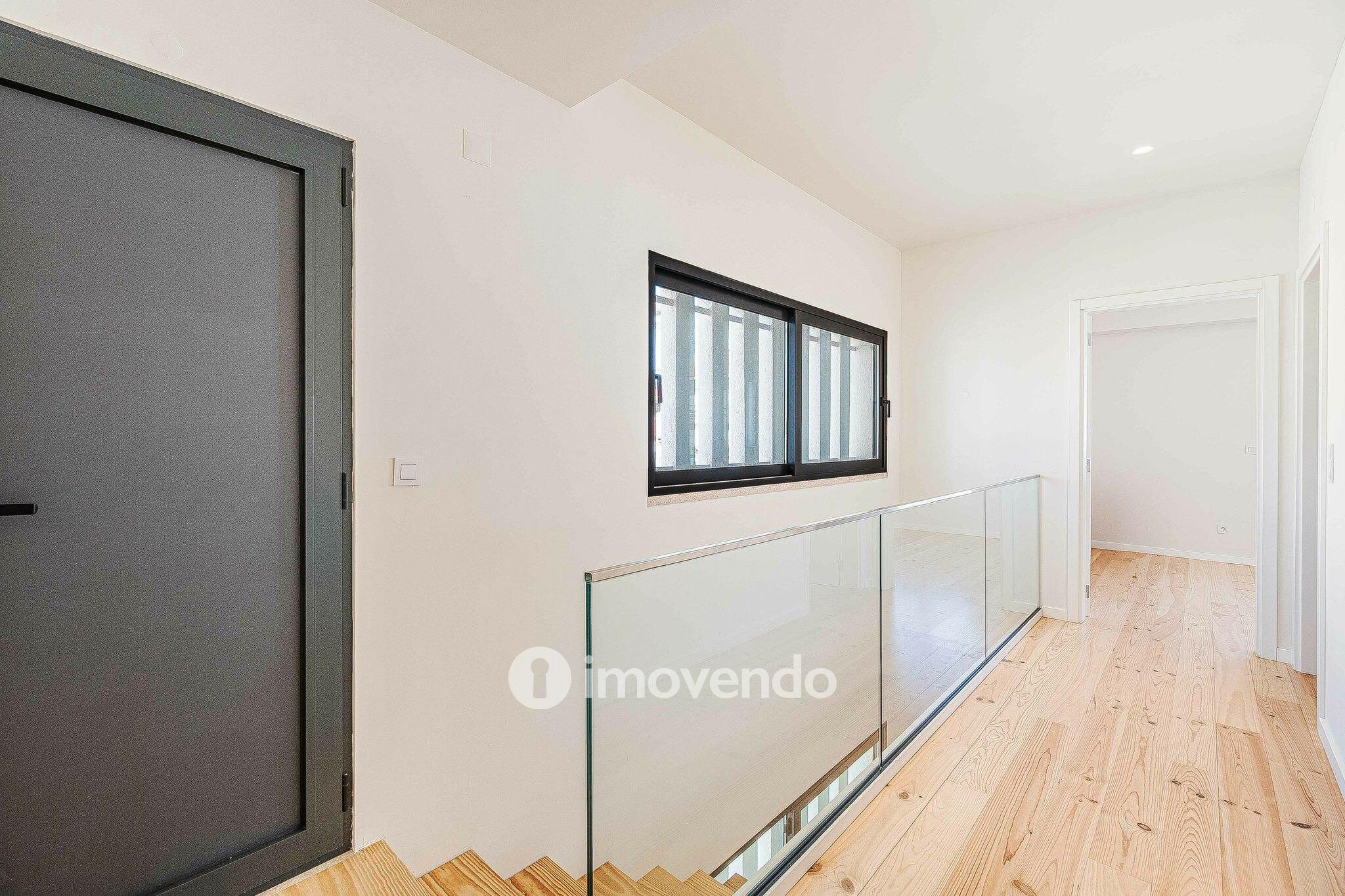 Moradia T2+1 exclusiva e nova, com vista Rio, no Bairro Madre de Deus