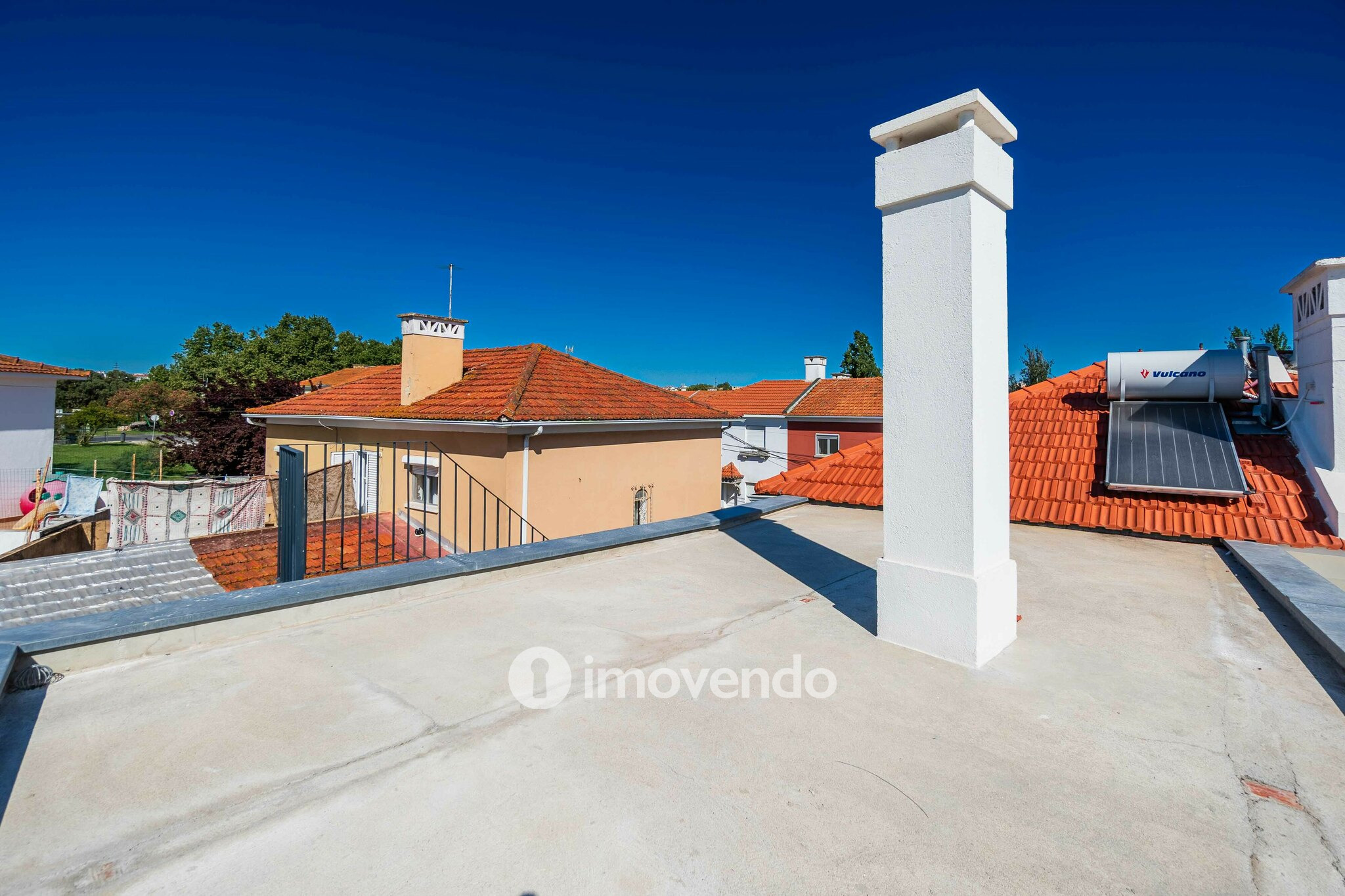 Moradia T2+1 exclusiva e nova, com vista Rio, no Bairro Madre de Deus
