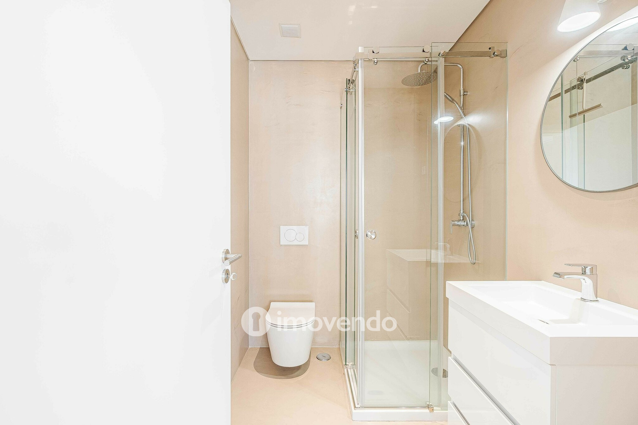 Moradia T2+1 exclusiva e nova, com vista Rio, no Bairro Madre de Deus