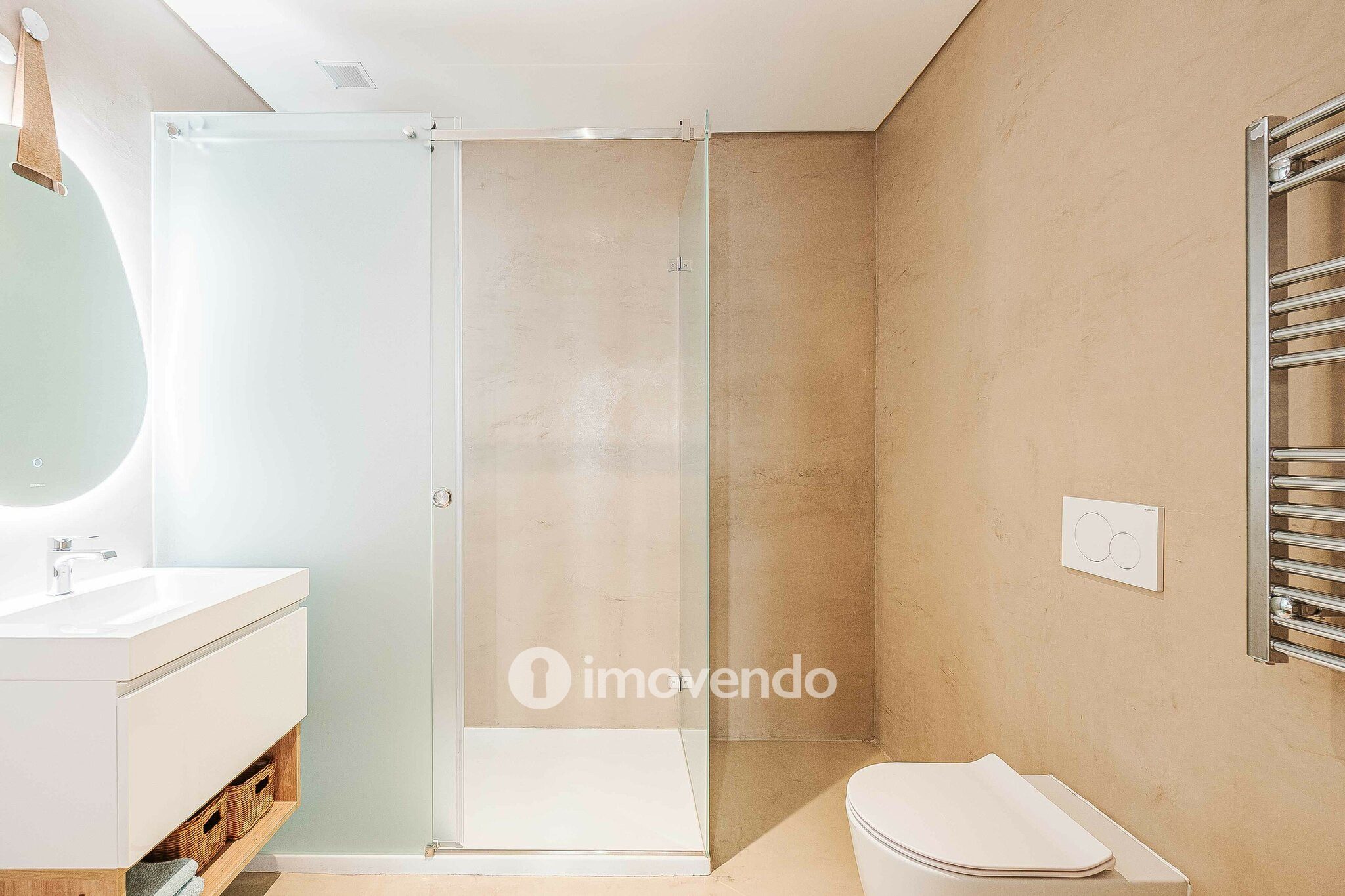 Moradia T2+1 exclusiva e nova, com vista Rio, no Bairro Madre de Deus